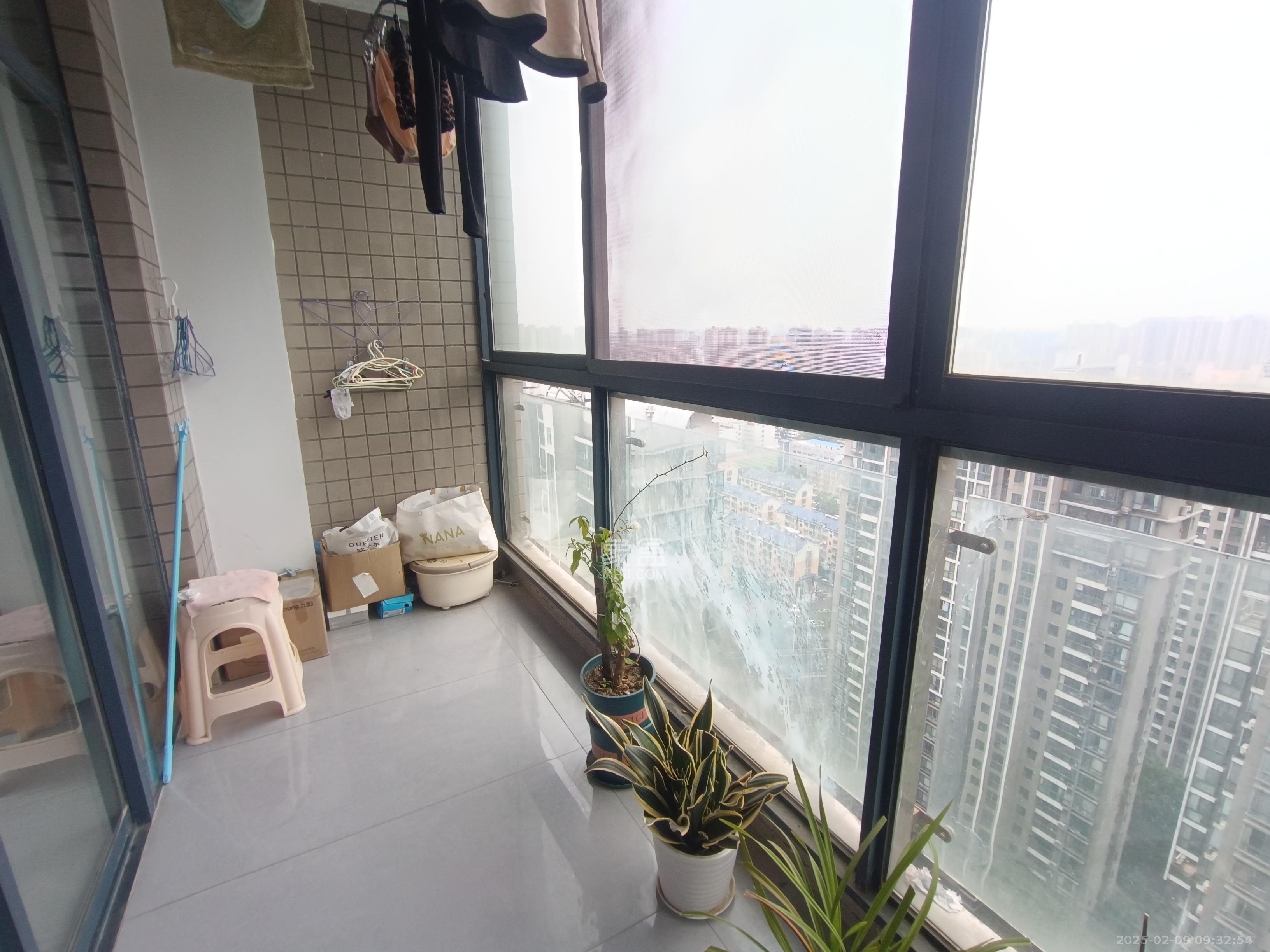 湘江世纪城咏江苑  3室2厅2卫    2800.0元/月室内图