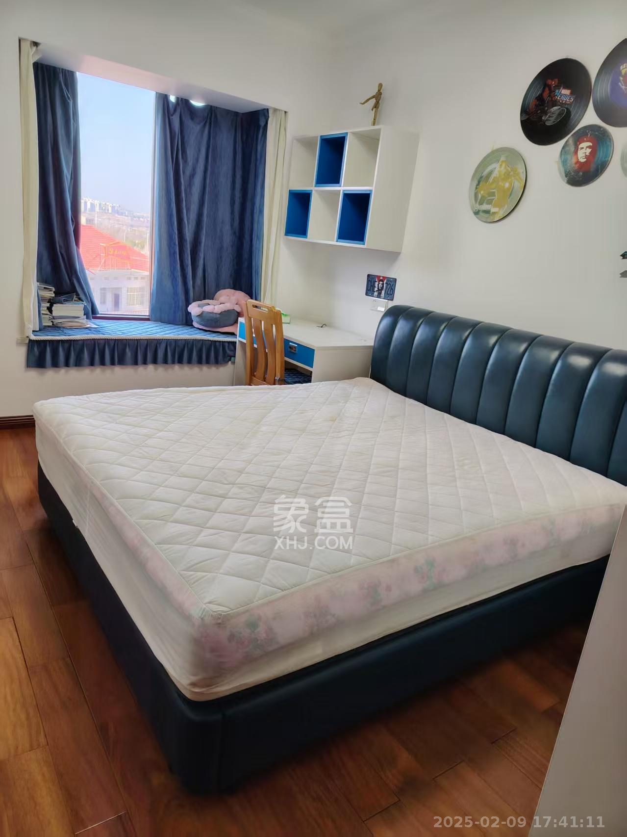 江滨家园  4室2厅2卫   2600.00元/月室内图