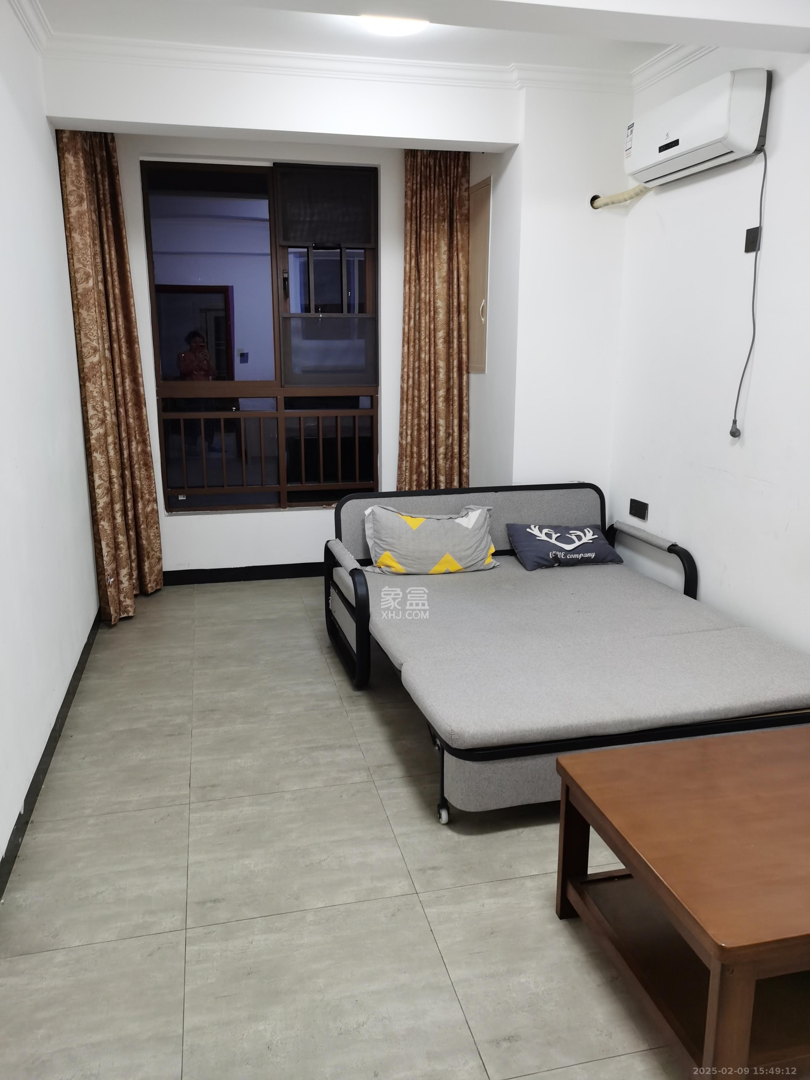 紫鑫御湖湾  2室1厅1卫    1500.0元/月 紫鑫御湖湾  2室1厅1卫    1500.0元/月室内图