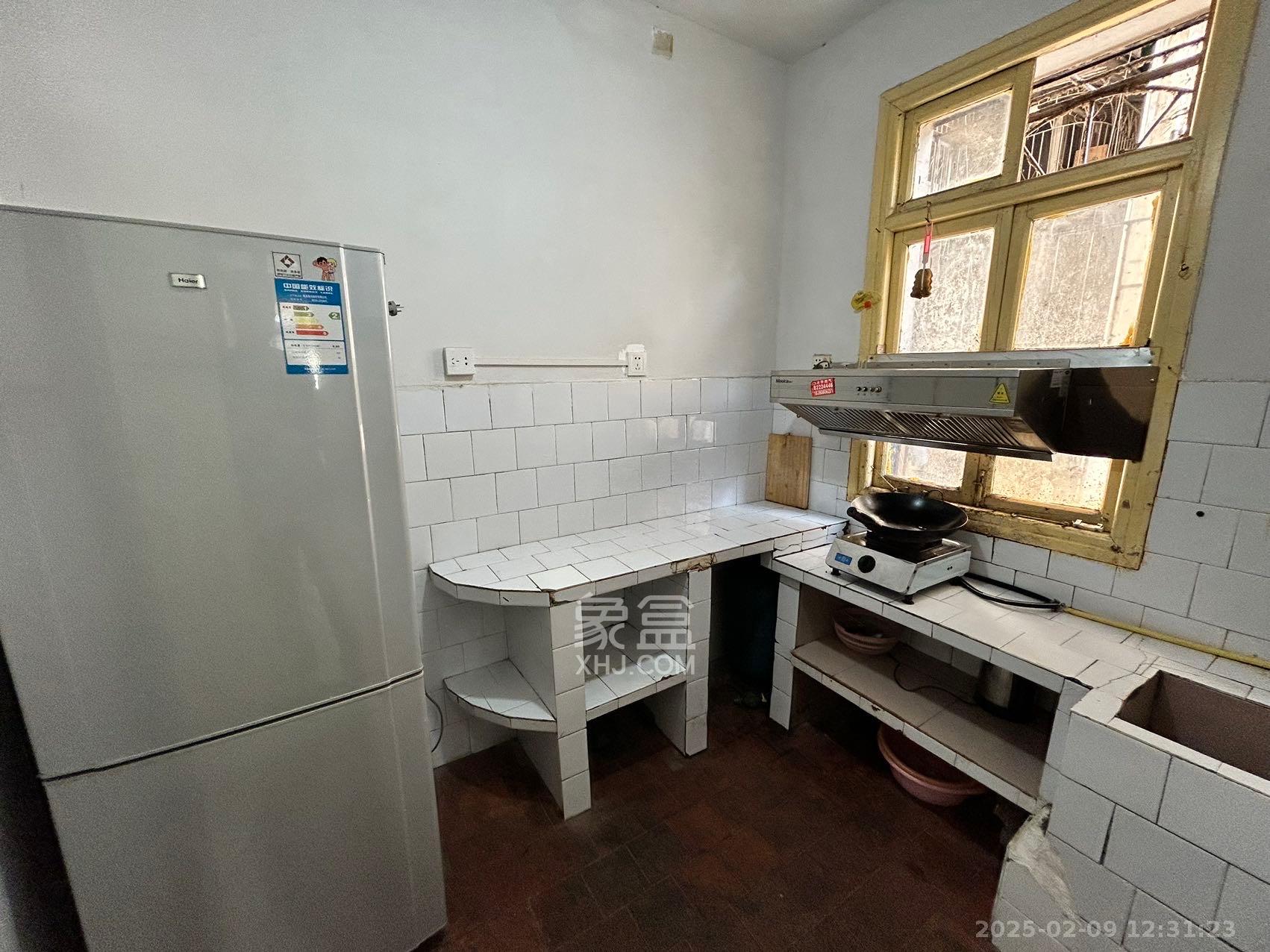 凤凰台巷散盘  1室1厅1卫    1700.0元/月 凤凰台巷散盘  1室1厅1卫    1700.0元/月室内图