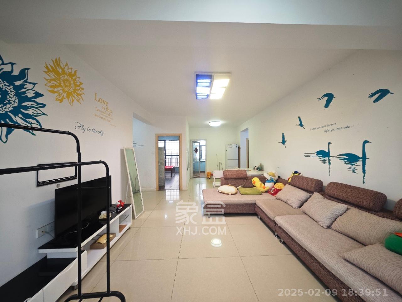 悦湖山 4室2厅2卫 2100.0元/月 悦湖山 4室2厅2卫 2100.0元/月室内图