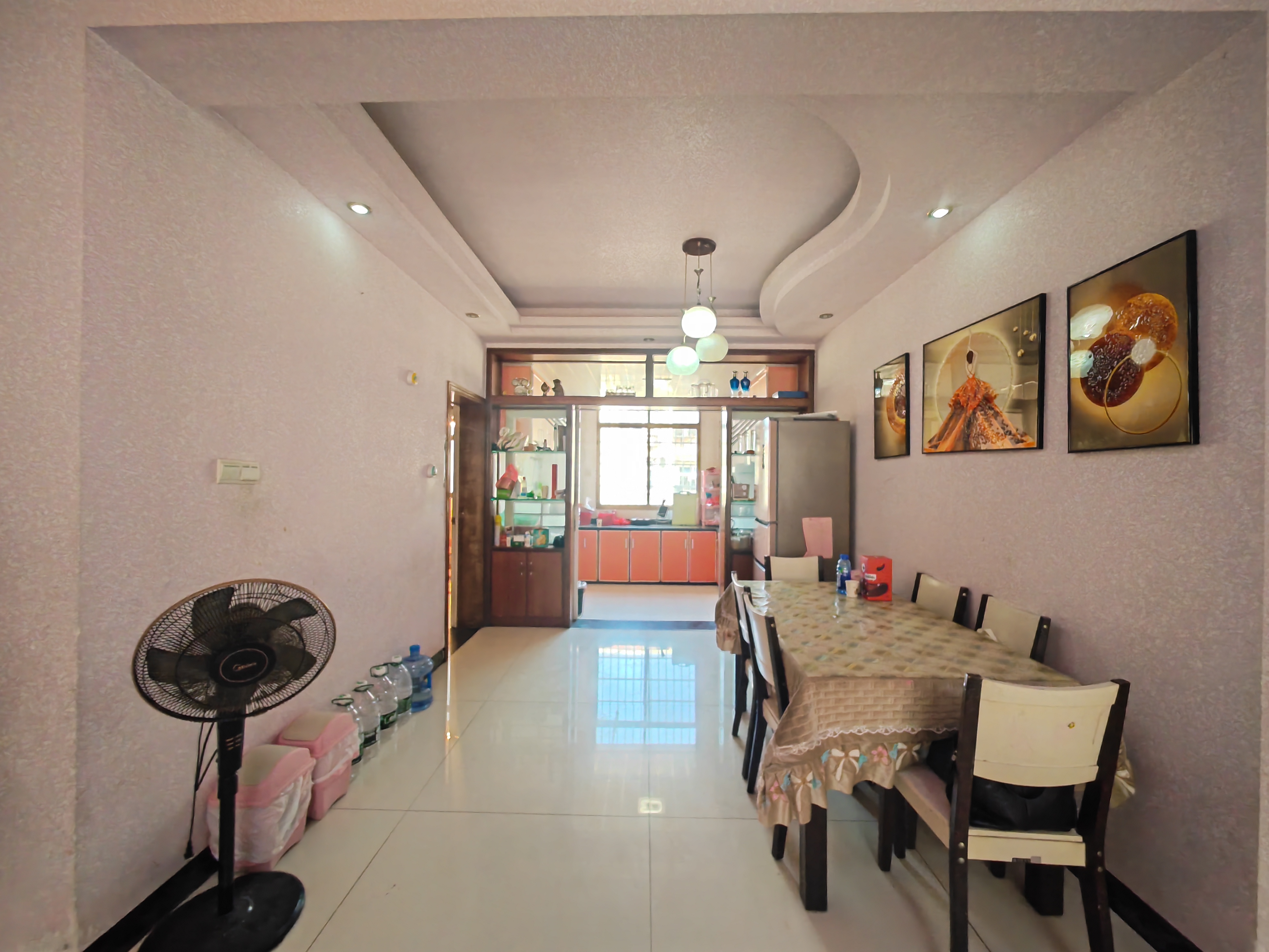 银海公寓 4室2厅2卫 56.8万 银海公寓 4室2厅2卫 56.8万客厅