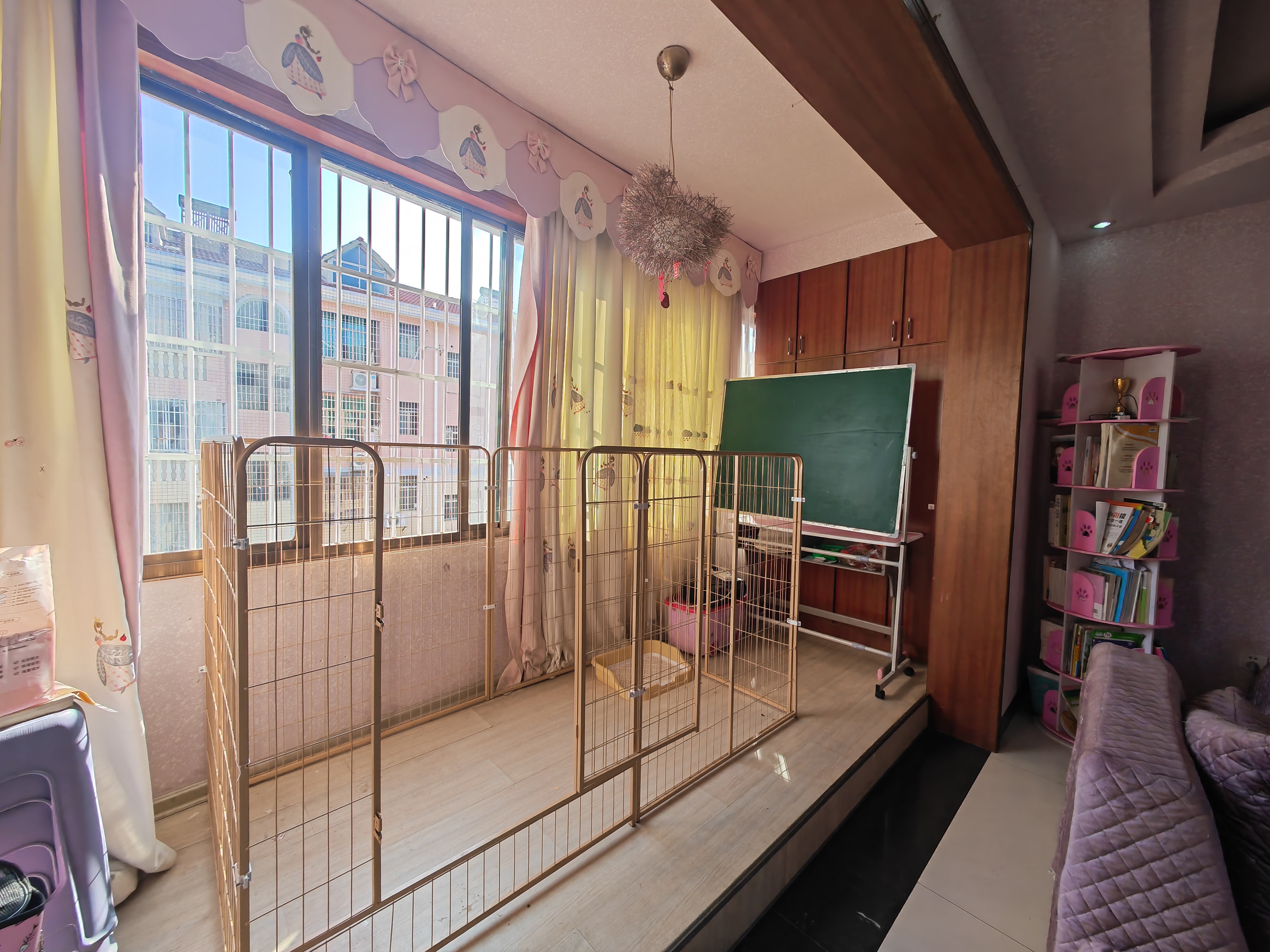 银海公寓 4室2厅2卫 56.8万 银海公寓 4室2厅2卫 56.8万客厅