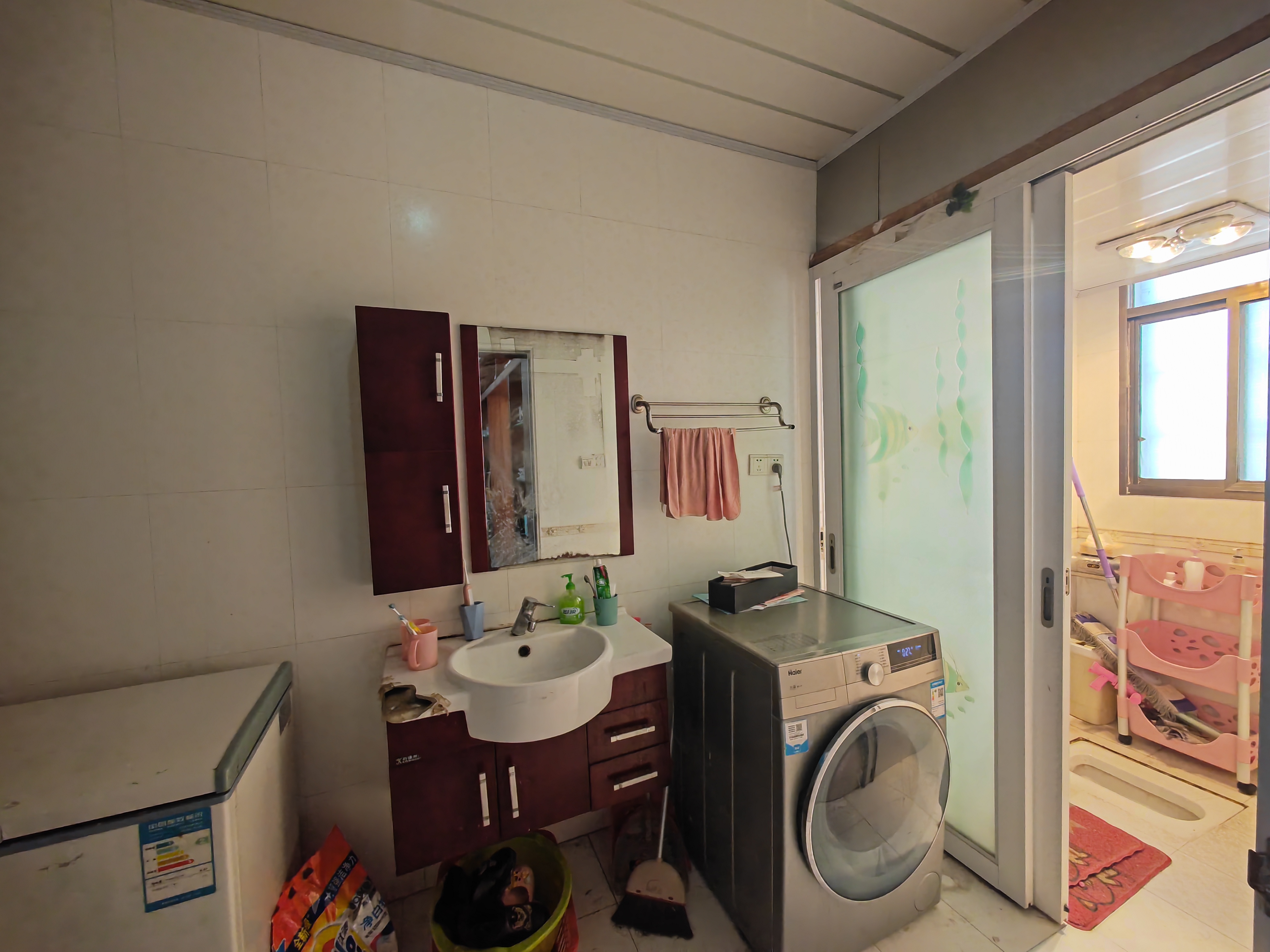 银海公寓 4室2厅2卫 56.8万 银海公寓 4室2厅2卫 56.8万客厅