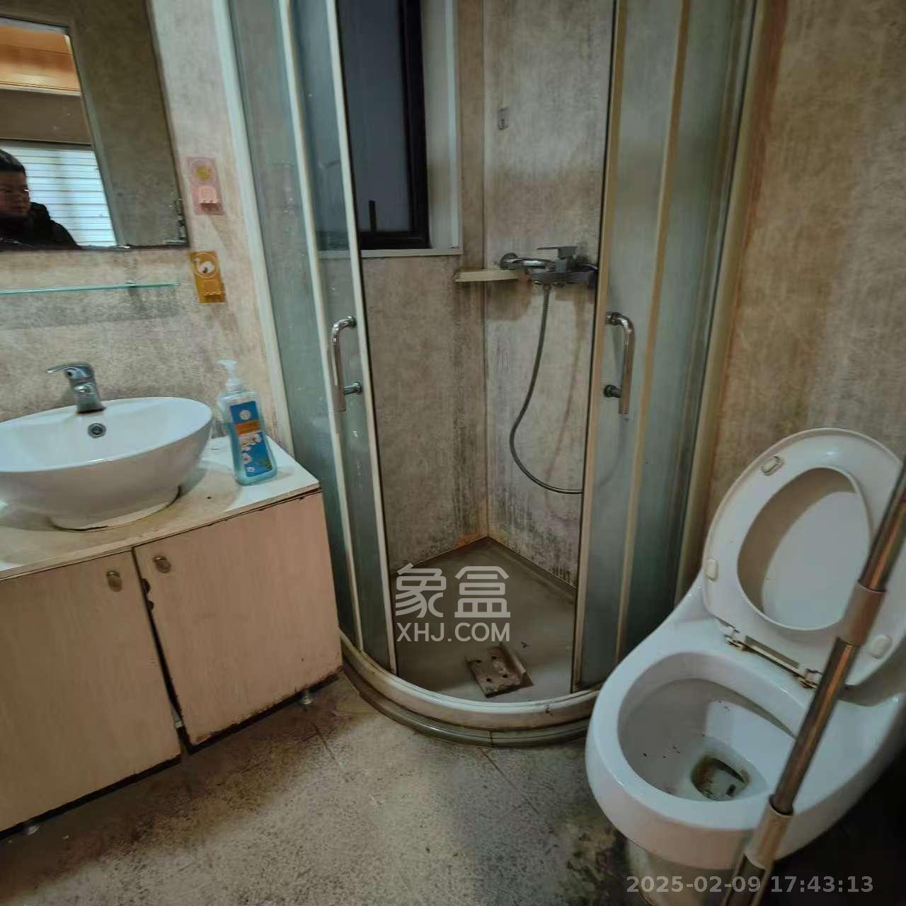 盛世美居荷园  3室2厅2卫   2800.00元/月室内图