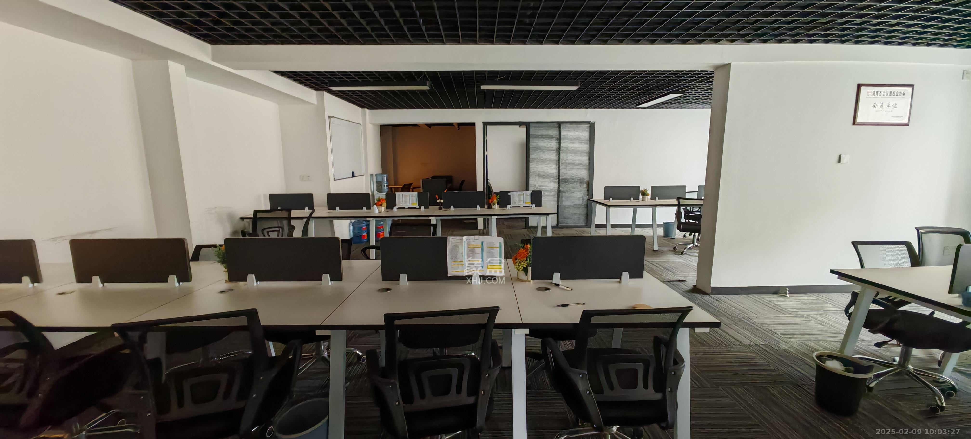 德思勤城市广场(宝格丽公寓) 1室1厅1卫 9000.0元/月 德思勤城市广场(宝格丽公寓) 1室1厅1卫 9000.0元/月室内图