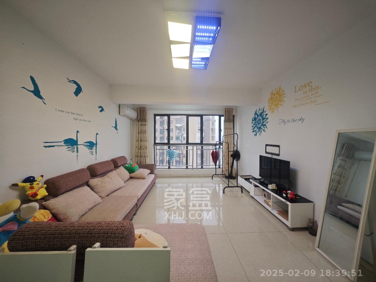 悦湖山 4室2厅2卫 2100.0元/月 悦湖山 4室2厅2卫 2100.0元/月室内图