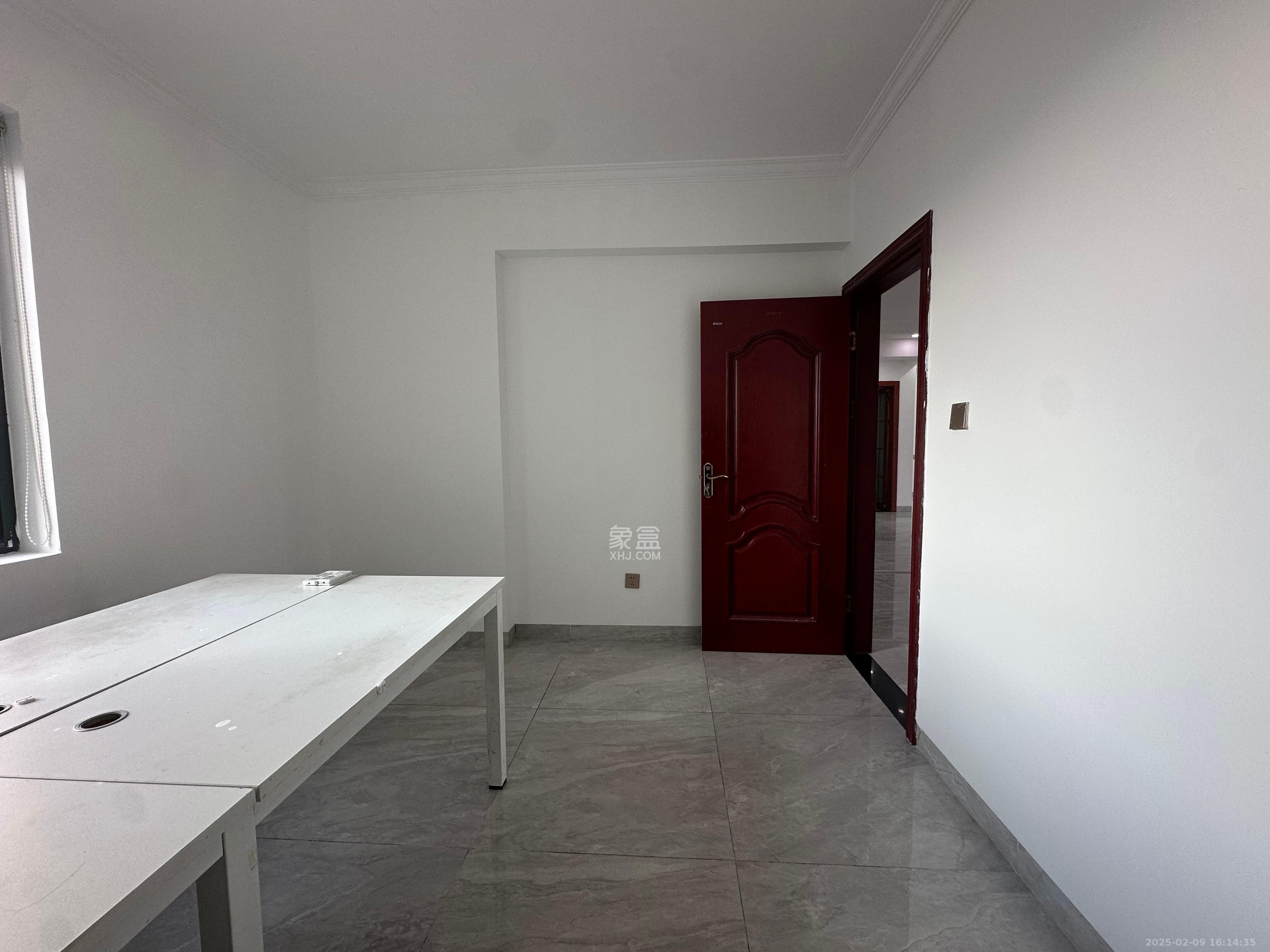 财富港湾(绿领大厦)  1室1厅1卫    3500.0元/月 财富港湾(绿领大厦)  1室1厅1卫    3500.0元/月室内图