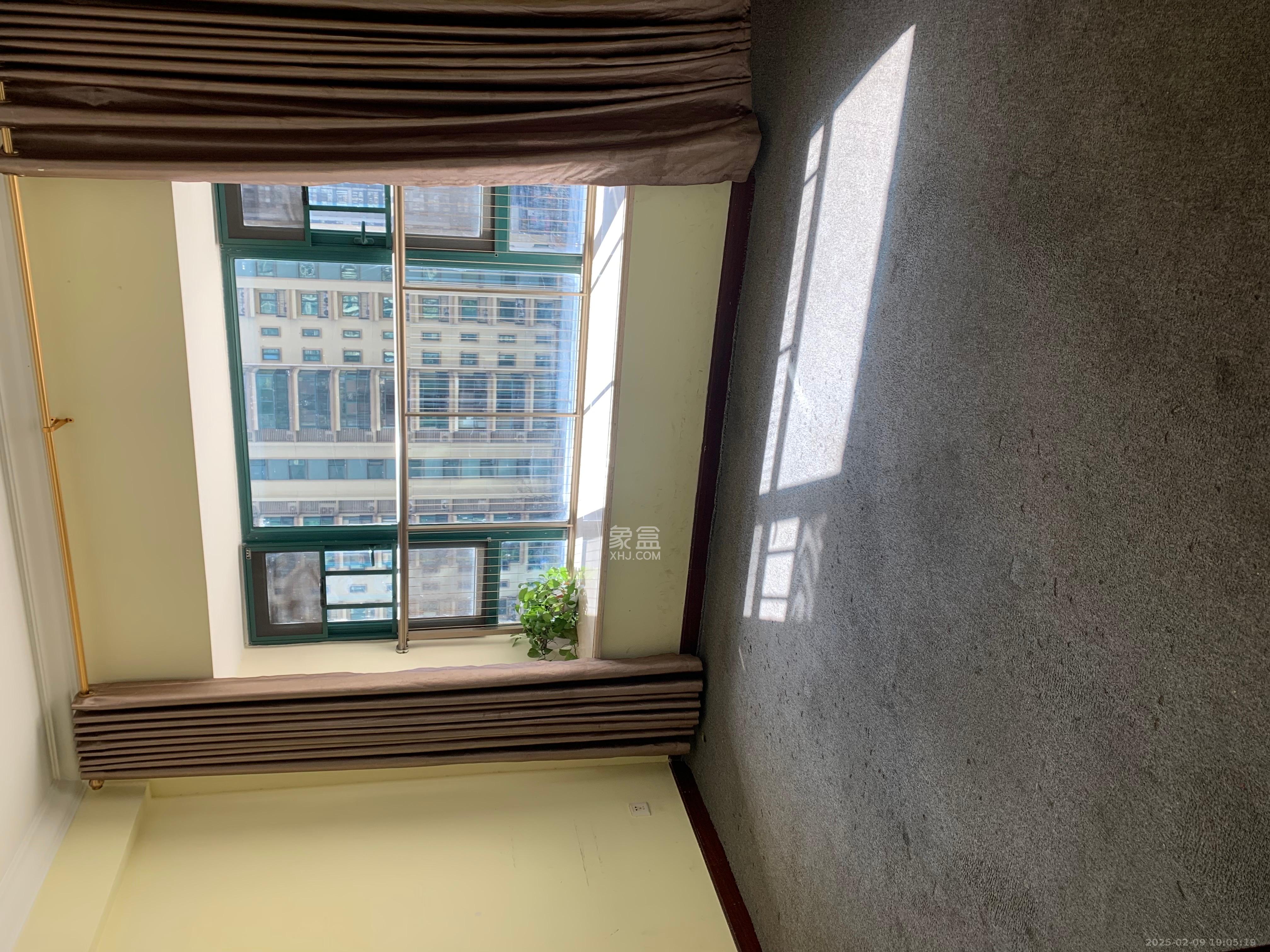 恒大翡翠华庭 4室2厅2卫 2700.0元/月 恒大翡翠华庭 4室2厅2卫 2700.0元/月室内图