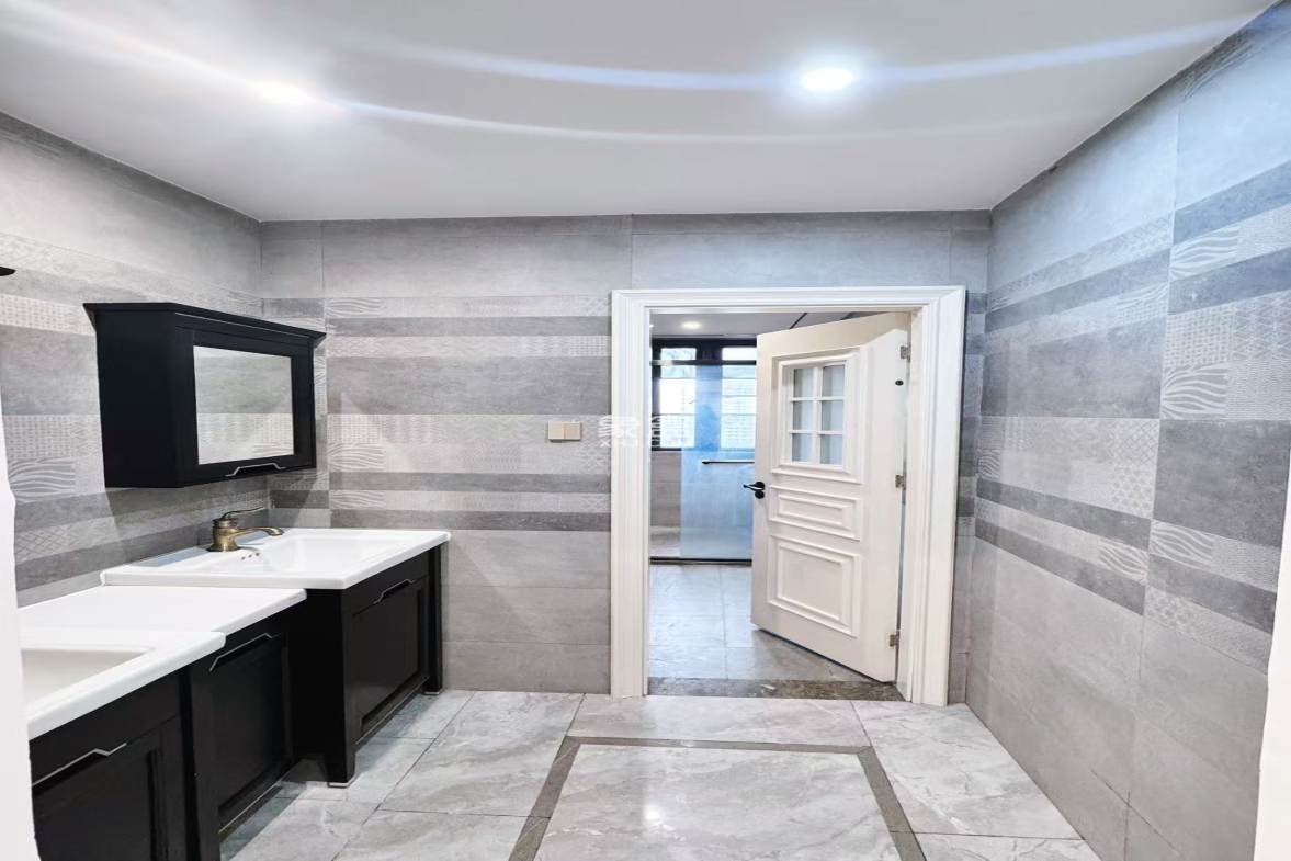 海航豪庭北苑 5室2厅4卫 11000.0元/月 海航豪庭北苑 5室2厅4卫 11000.0元/月室内图