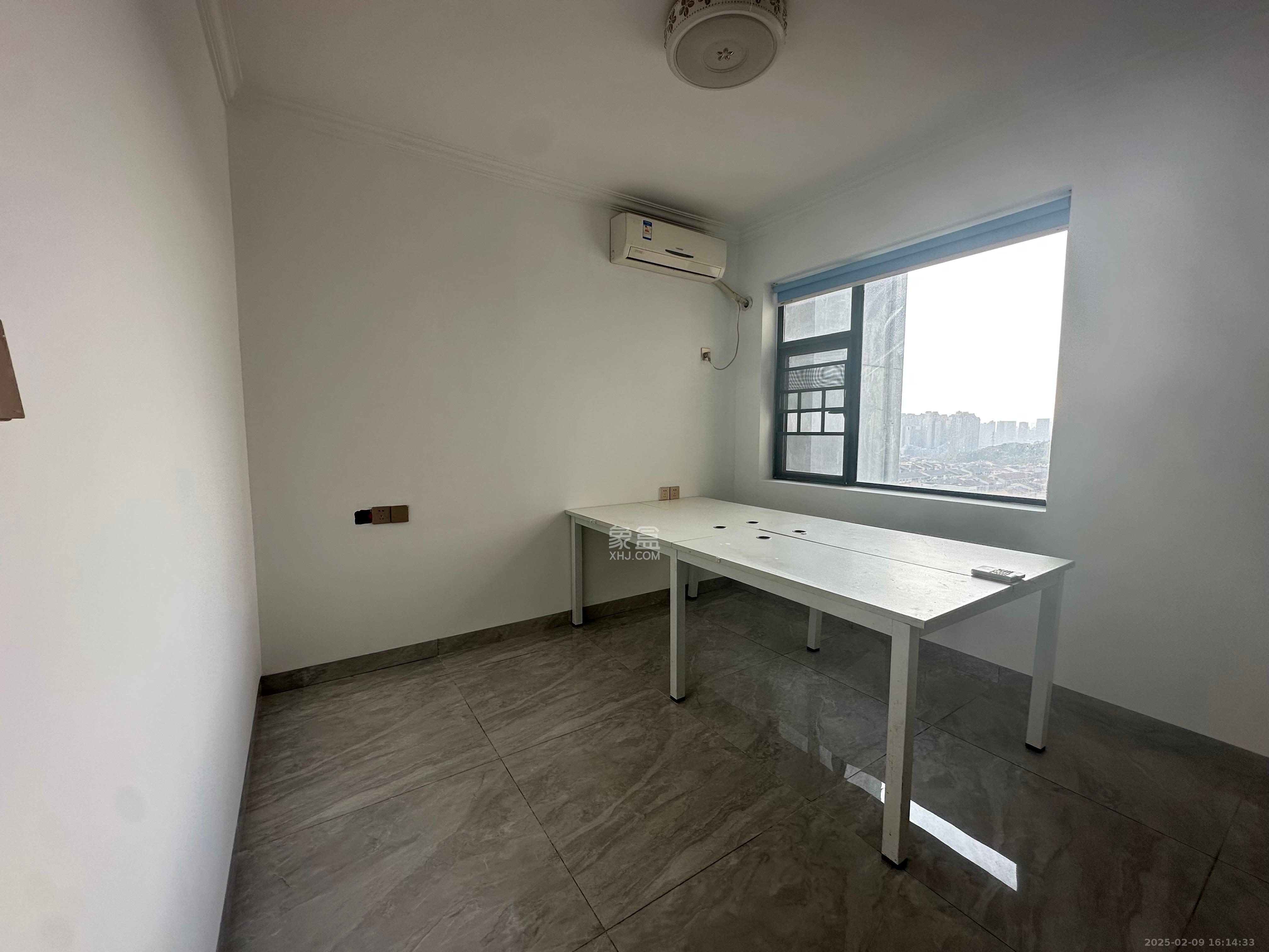 财富港湾(绿领大厦)  1室1厅1卫    3500.0元/月 财富港湾(绿领大厦)  1室1厅1卫    3500.0元/月室内图