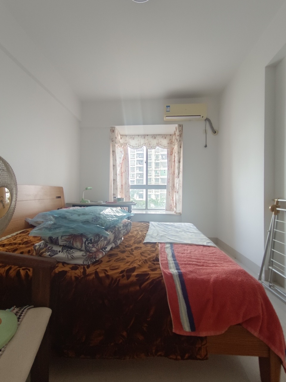 三林怡和园  1室2厅1卫    79.0万 三林怡和园  1室2厅1卫    79.0万客厅