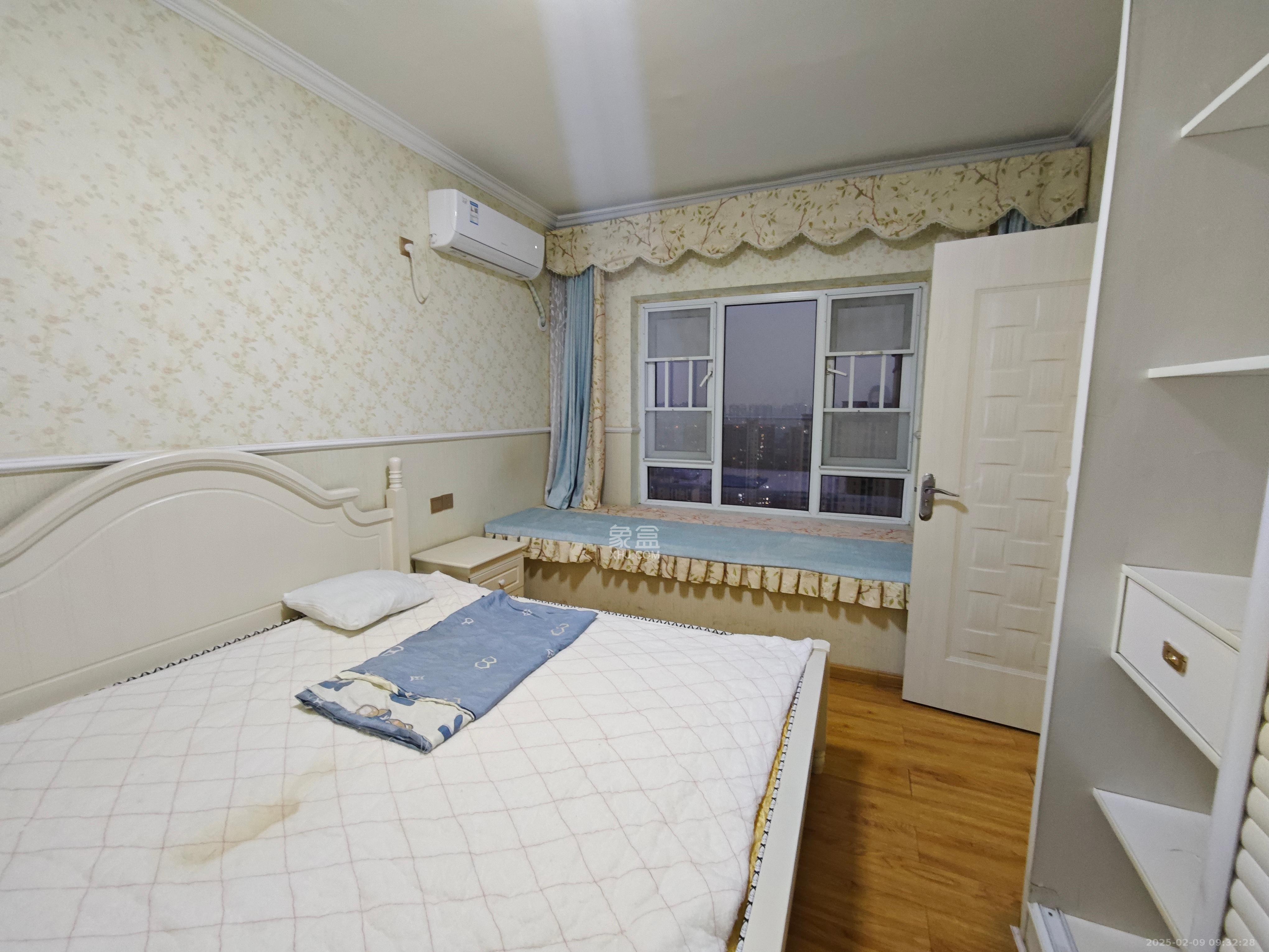 湘江世纪城咏江苑  3室2厅2卫    2800.0元/月室内图