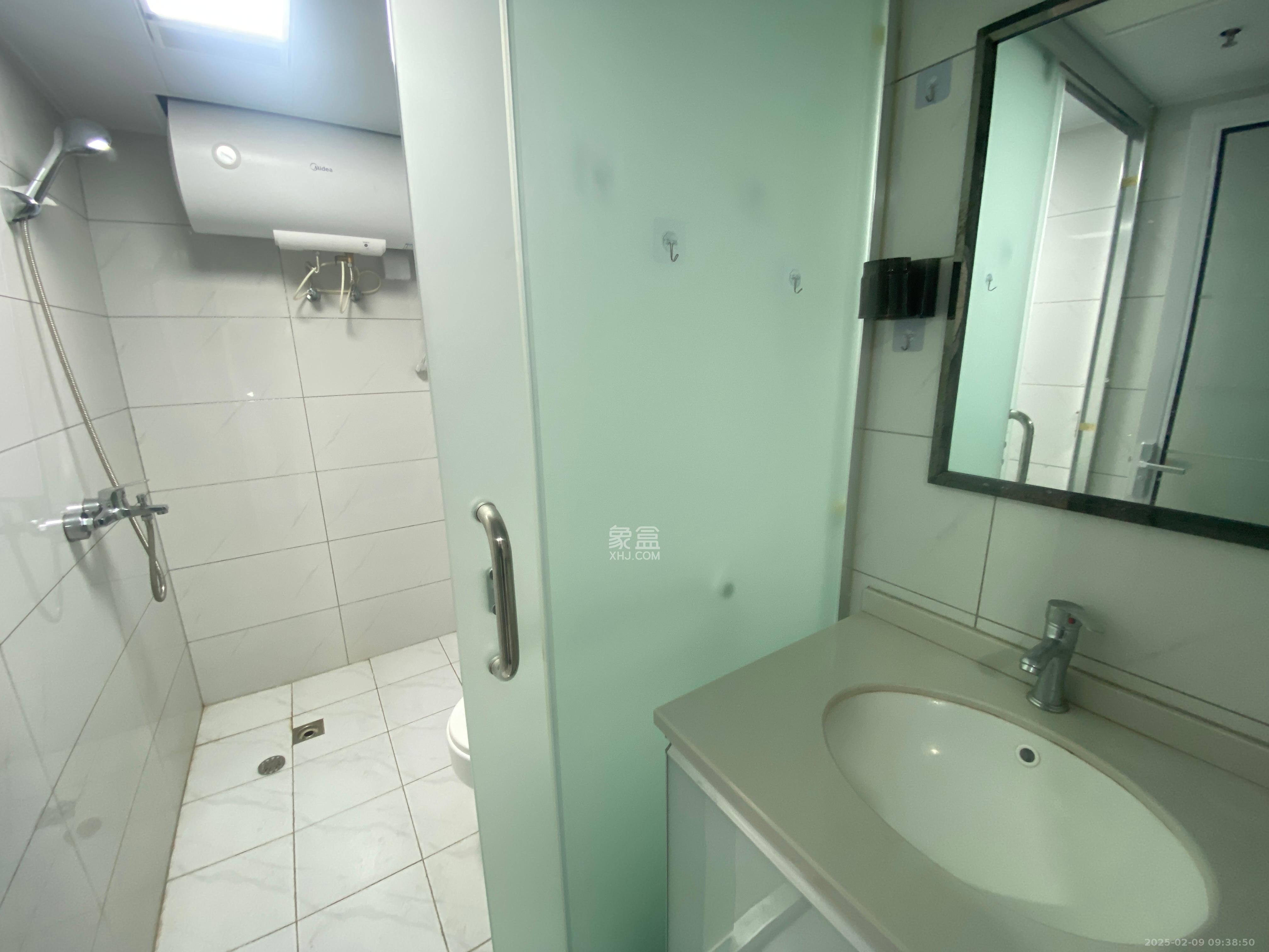 东盈商业广场(华泉城市广场) 2室1厅1卫 2400.0元/月 东盈商业广场(华泉城市广场) 2室1厅1卫 2400.0元/月室内图