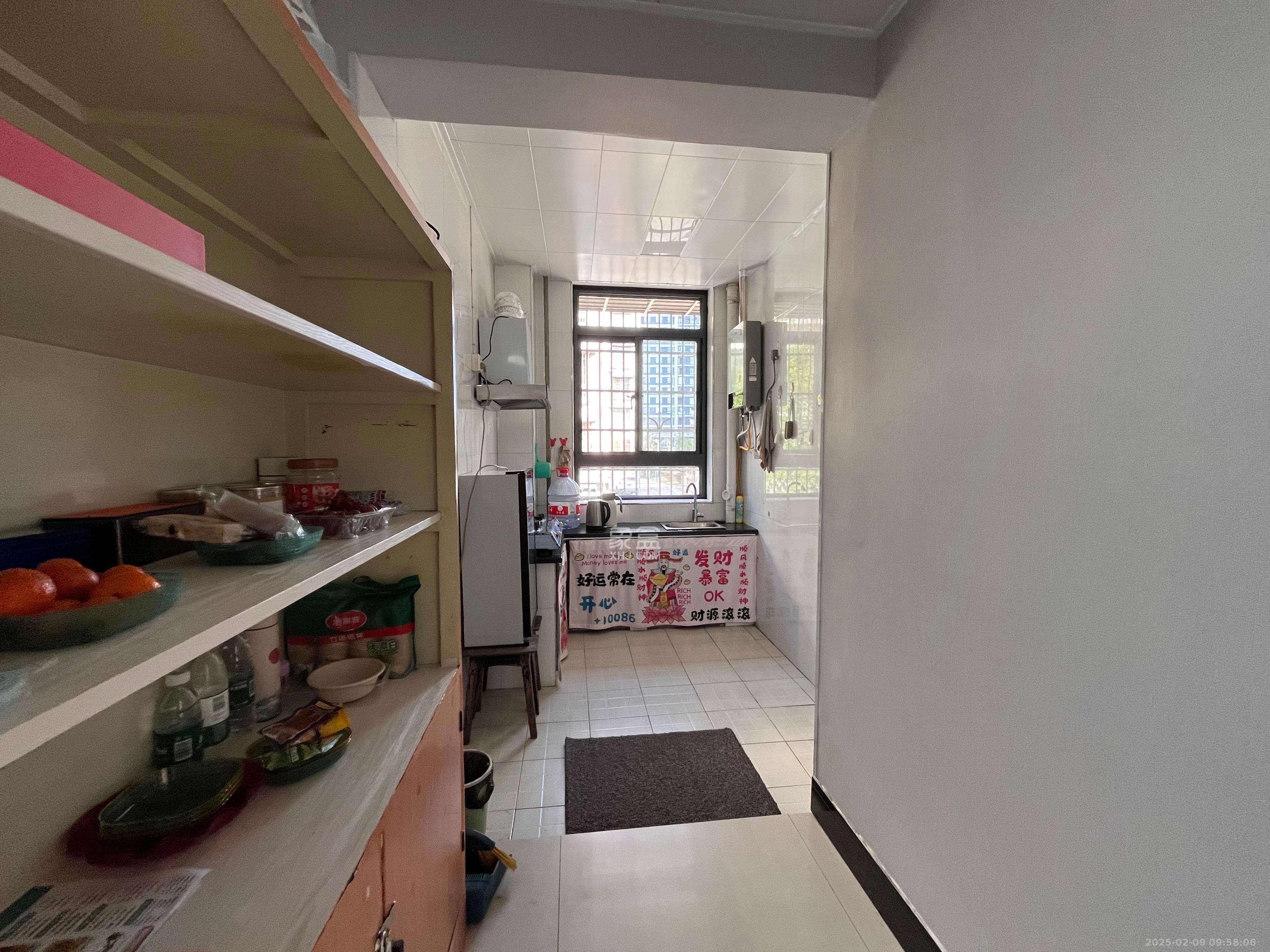 教师新村  5室2厅2卫   2600.00元/月室内图