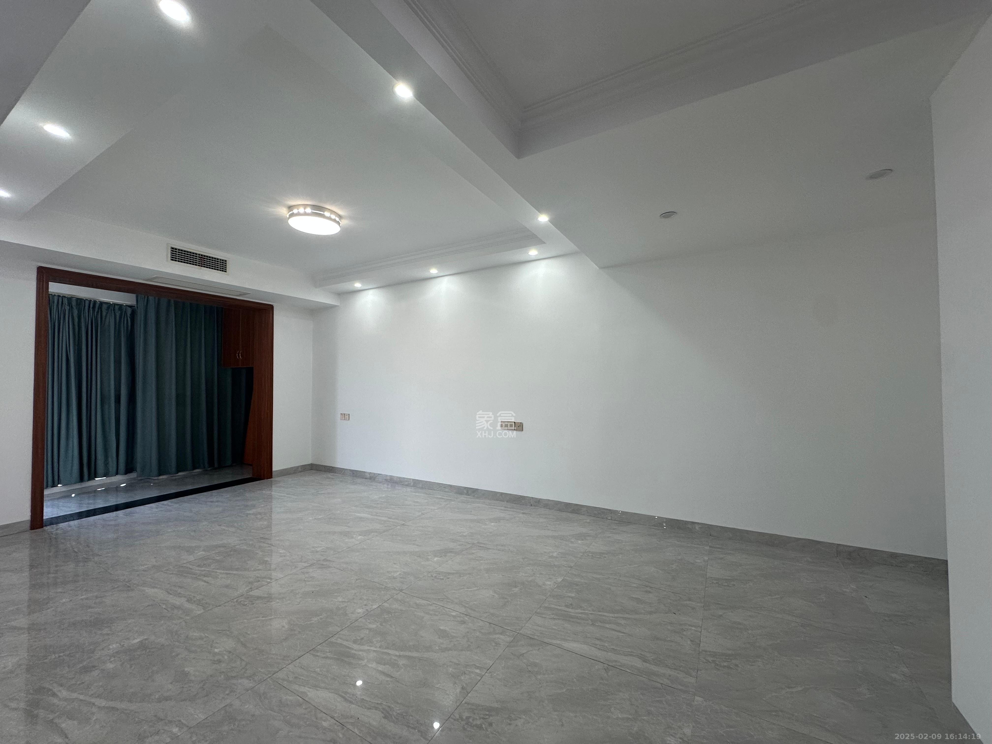 财富港湾(绿领大厦)  1室1厅1卫    3500.0元/月 财富港湾(绿领大厦)  1室1厅1卫    3500.0元/月室内图