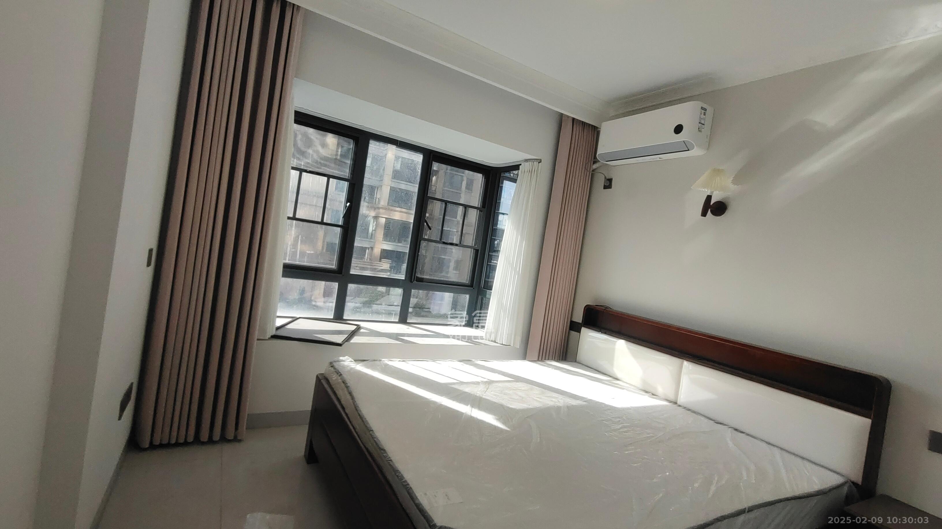 丽发新城  3室2厅2卫    2600.0元/月室内图