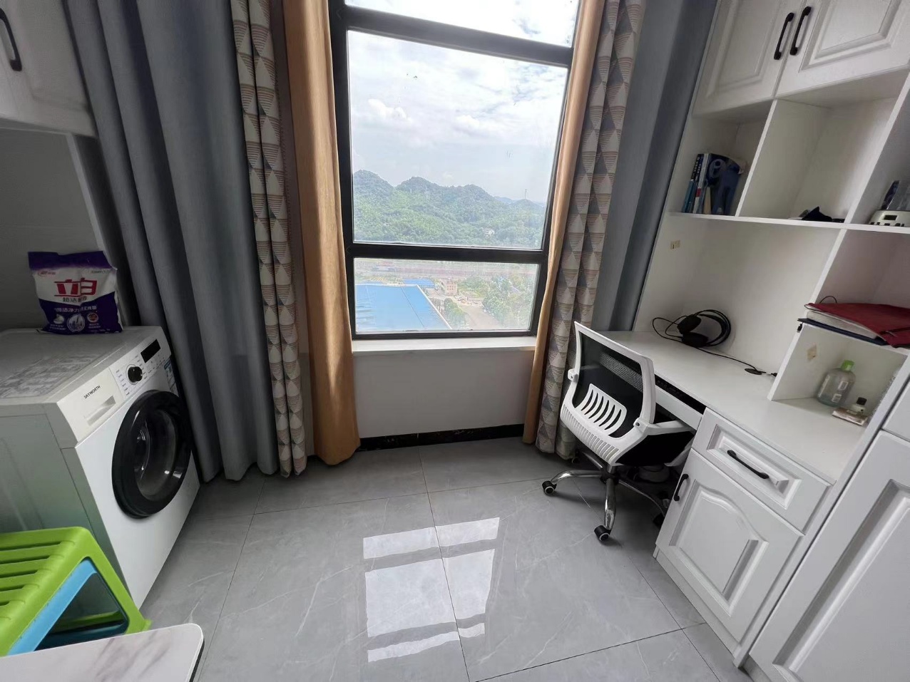 湘运大厦  1室1厅1卫    1300.0元/月 湘运大厦  1室1厅1卫    1300.0元/月室内图