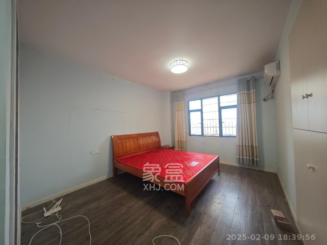 悦湖山 4室2厅2卫 2100.0元/月 悦湖山 4室2厅2卫 2100.0元/月室内图