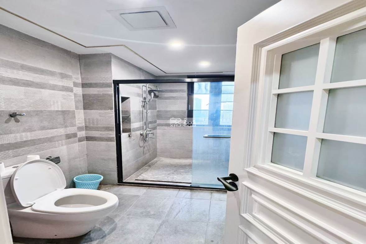 海航豪庭北苑 5室2厅4卫 11000.0元/月 海航豪庭北苑 5室2厅4卫 11000.0元/月室内图