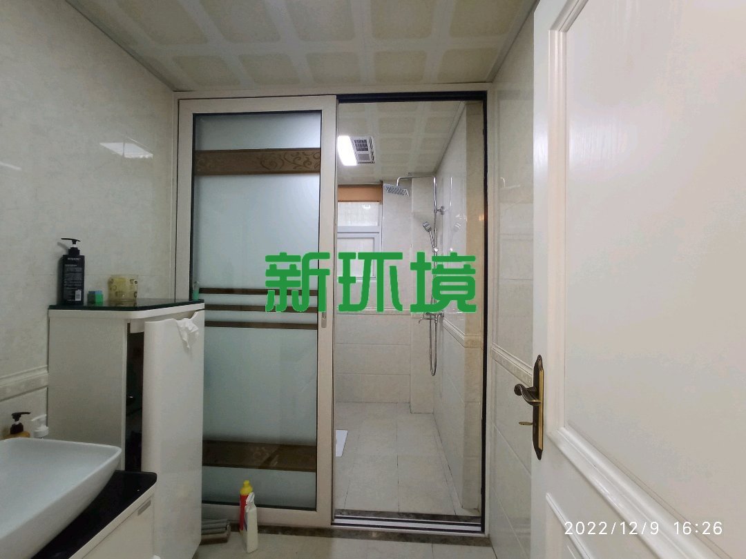 高盛澧园一二期  4室2厅2卫   100.00万客厅