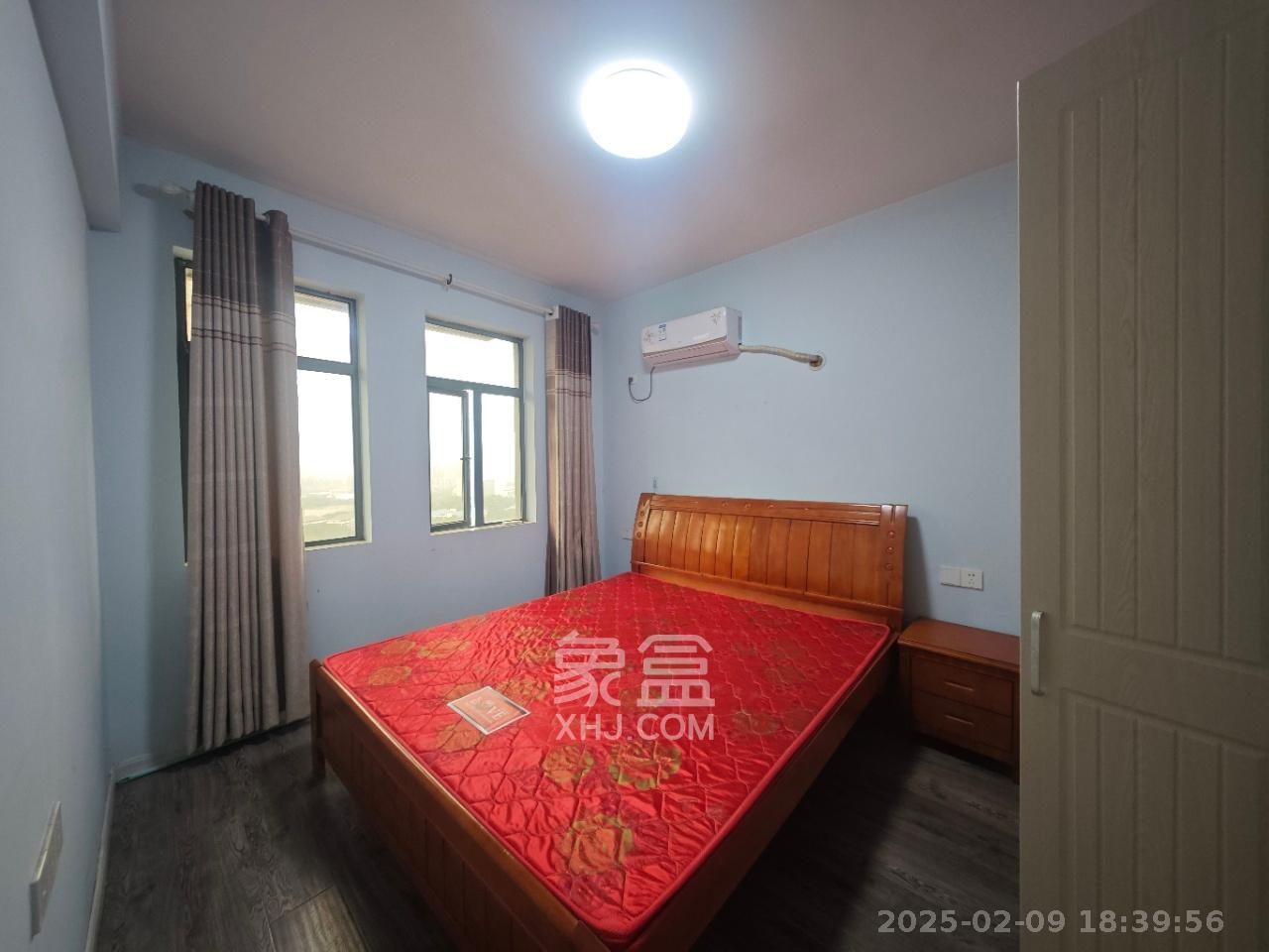 悦湖山 4室2厅2卫 2100.0元/月 悦湖山 4室2厅2卫 2100.0元/月室内图