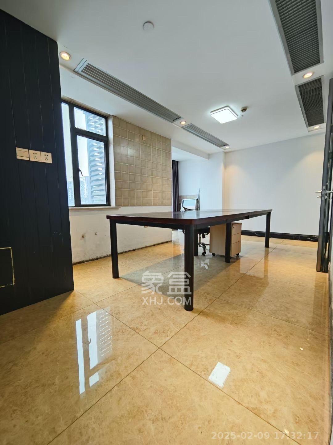 长房中庭国际(东郡华蓉广场)  5室2厅1卫    12800.0元/月 长房中庭国际(东郡华蓉广场)  5室2厅1卫    12800.0元/月