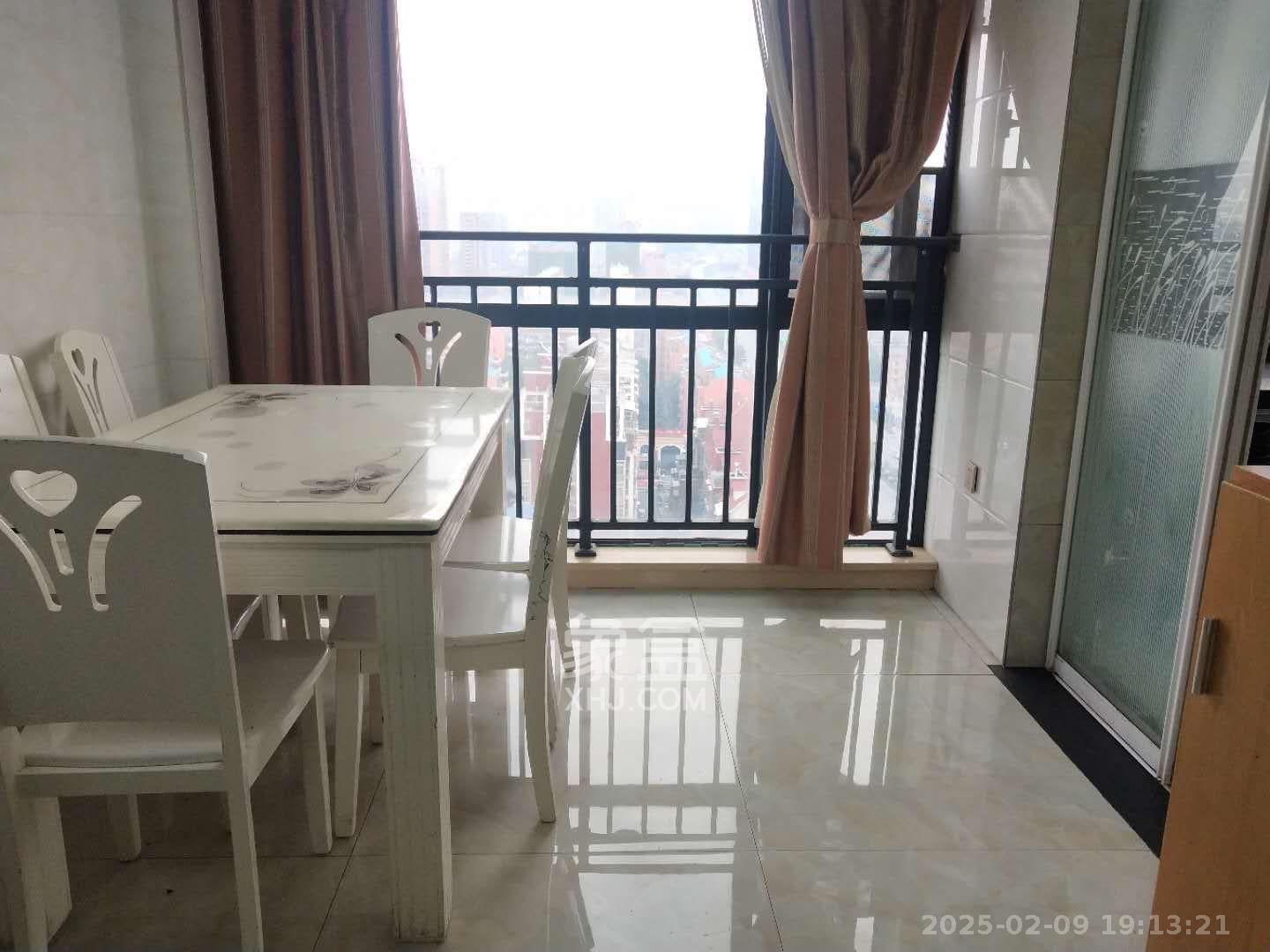 地华梅溪湖畔  2室1厅1卫    2200.0元/月室内图