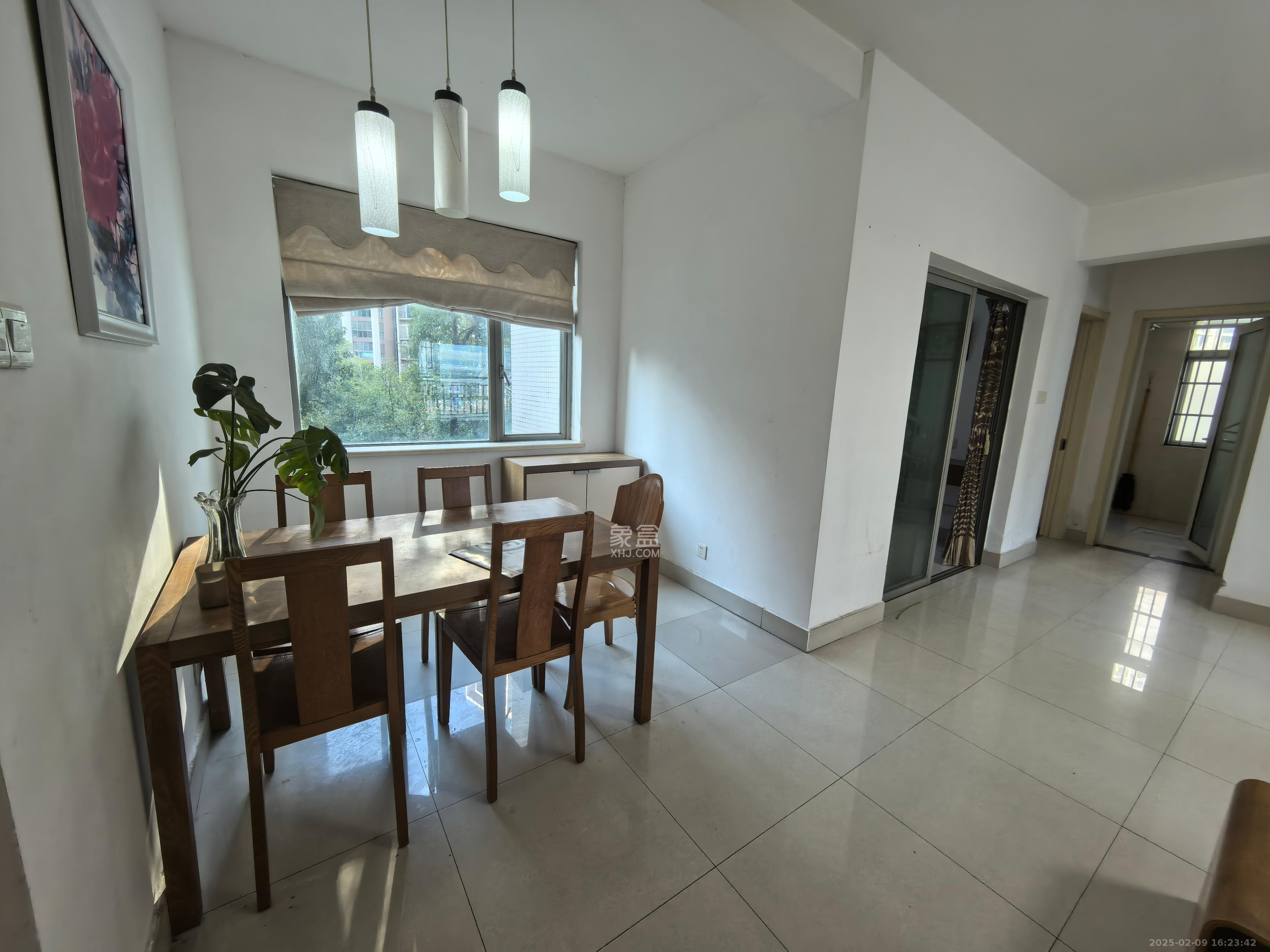 新城新世界一二三期 2室2厅1卫 2600.0元/月 新城新世界一二三期 2室2厅1卫 2600.0元/月室内图