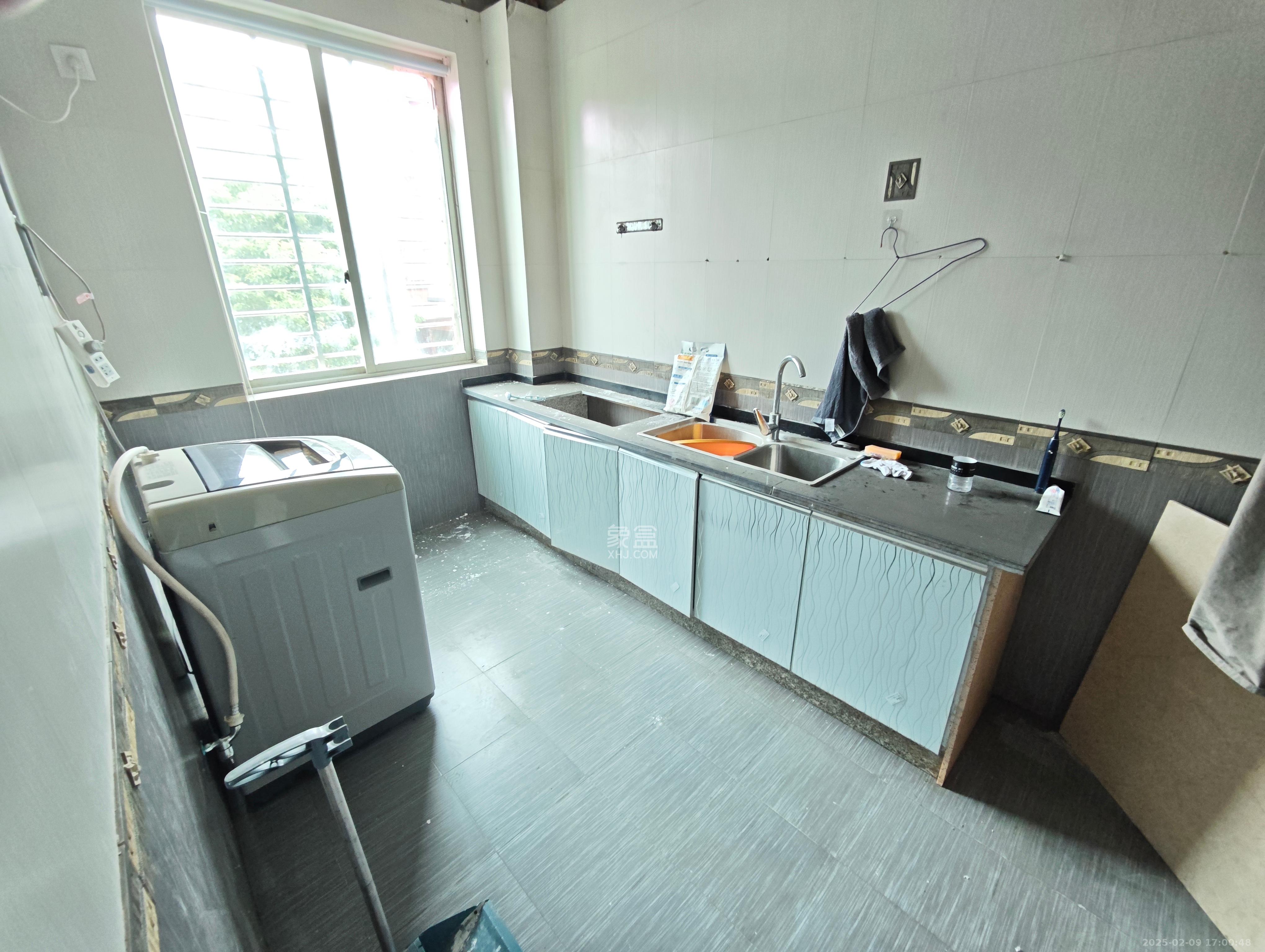 静园山庄  6室3厅2卫   3300.00元/月室内图