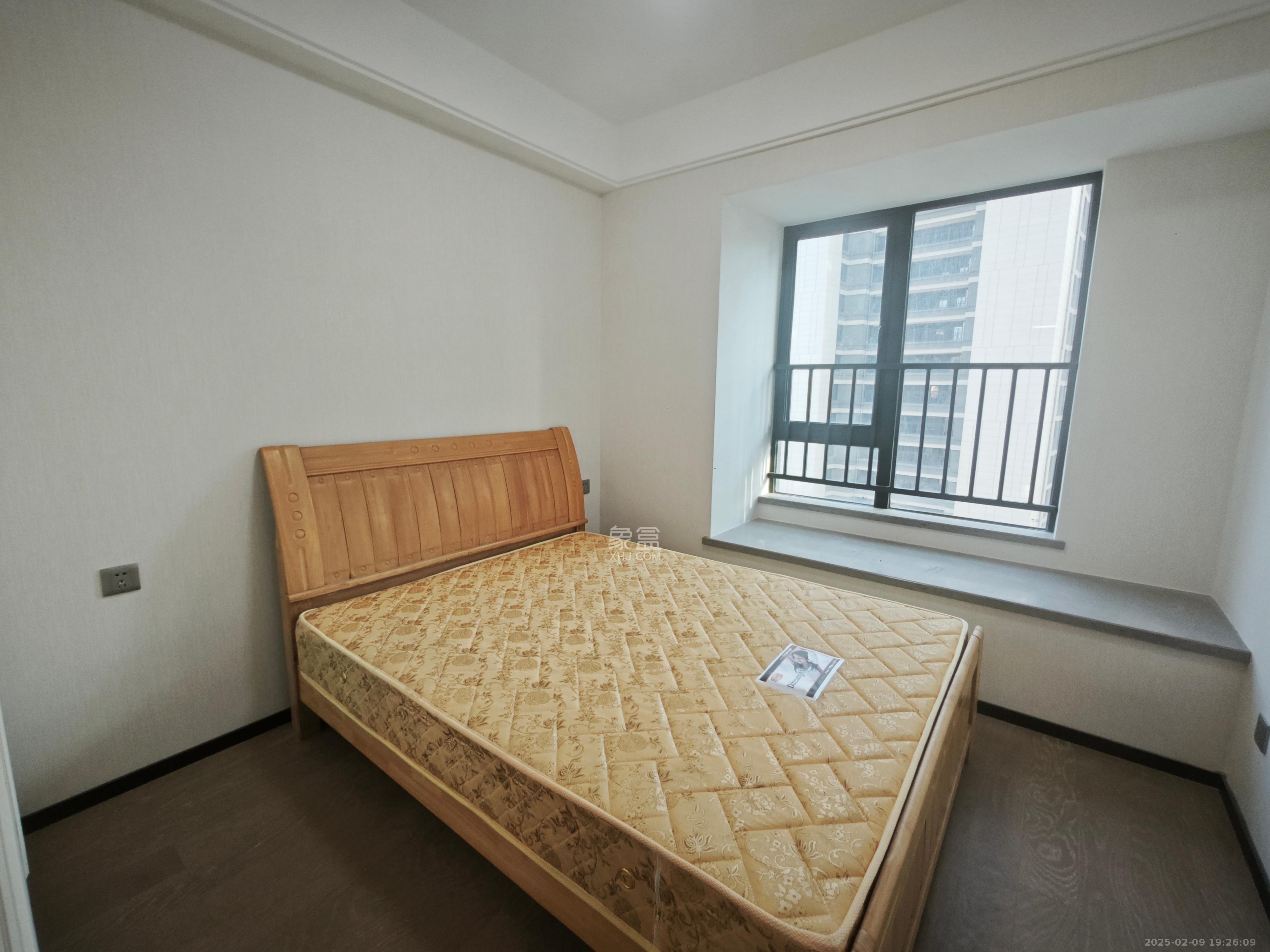 中海麓山境北区  3室2厅2卫   2300.00元/月室内图