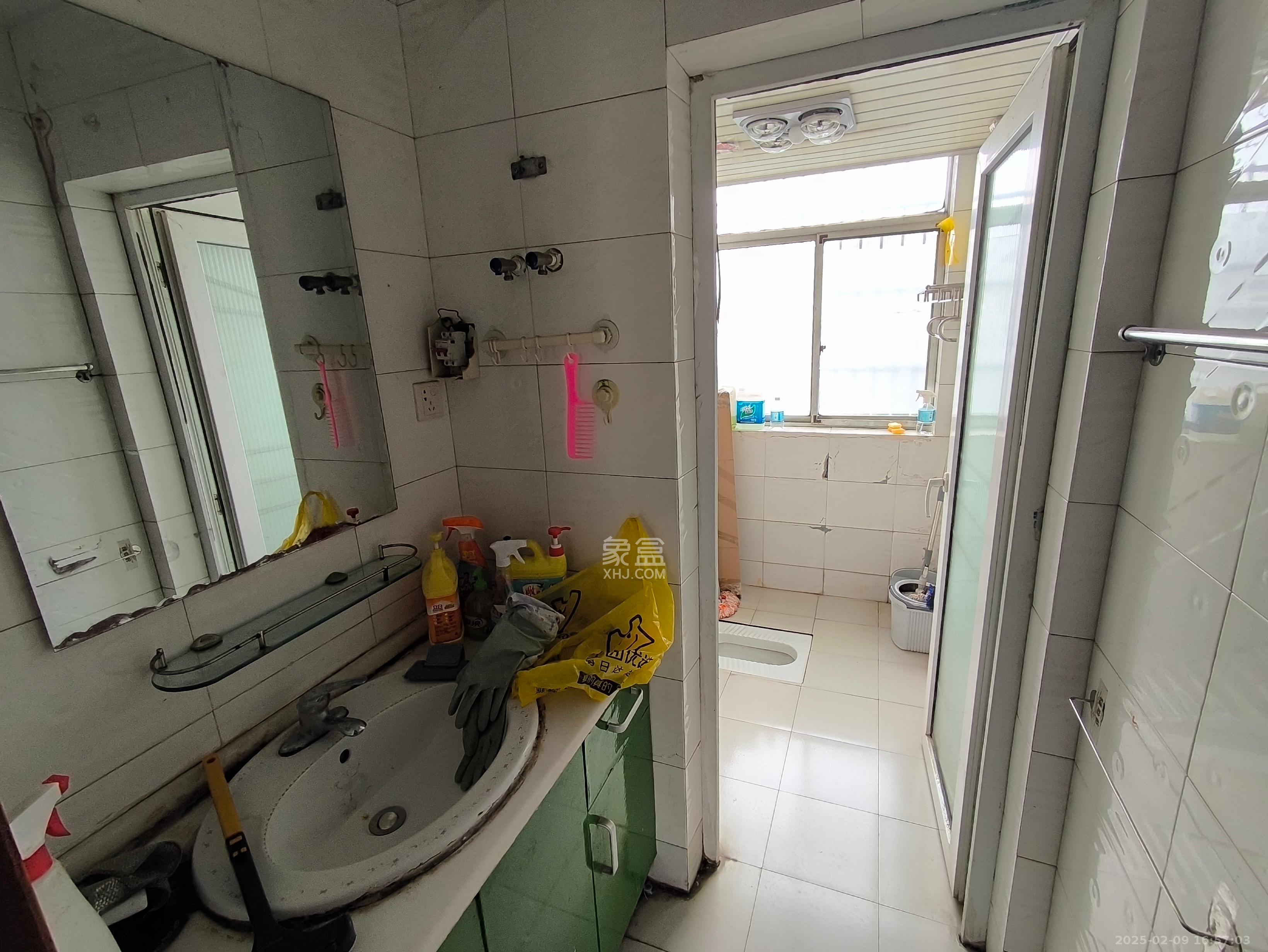 兴隆小区 1室2厅2卫 1500.0元/月 兴隆小区 1室2厅2卫 1500.0元/月室内图