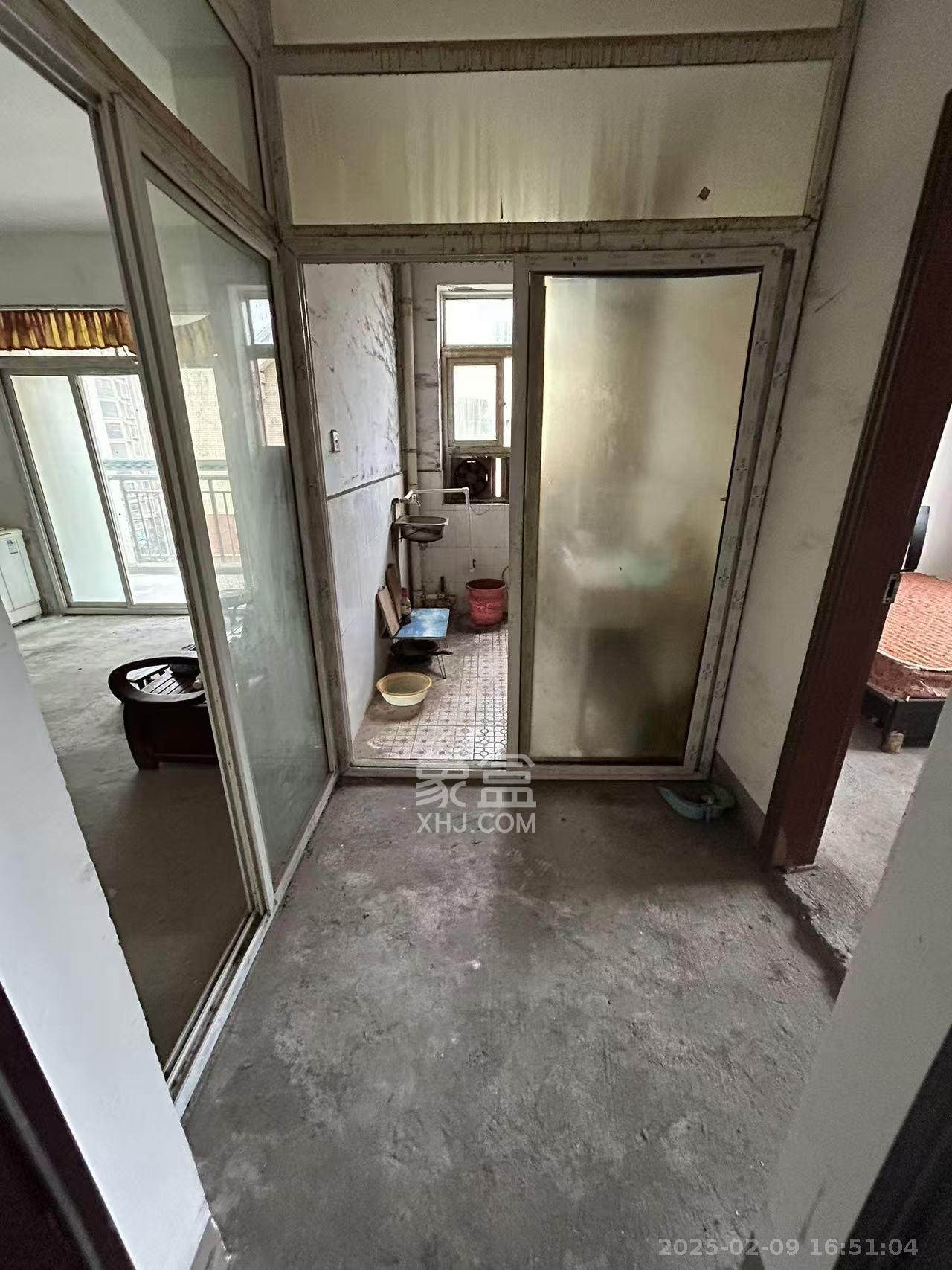 鄱阳小区  1室2厅1卫   850.00元/月室内图