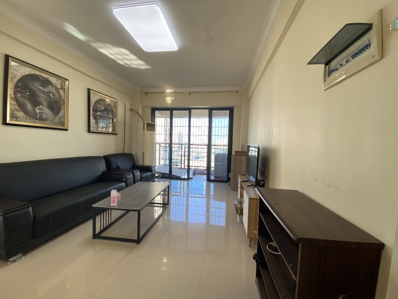 美苑小区  3室2厅1卫    175.0万 美苑小区  3室2厅1卫    175.0万客厅