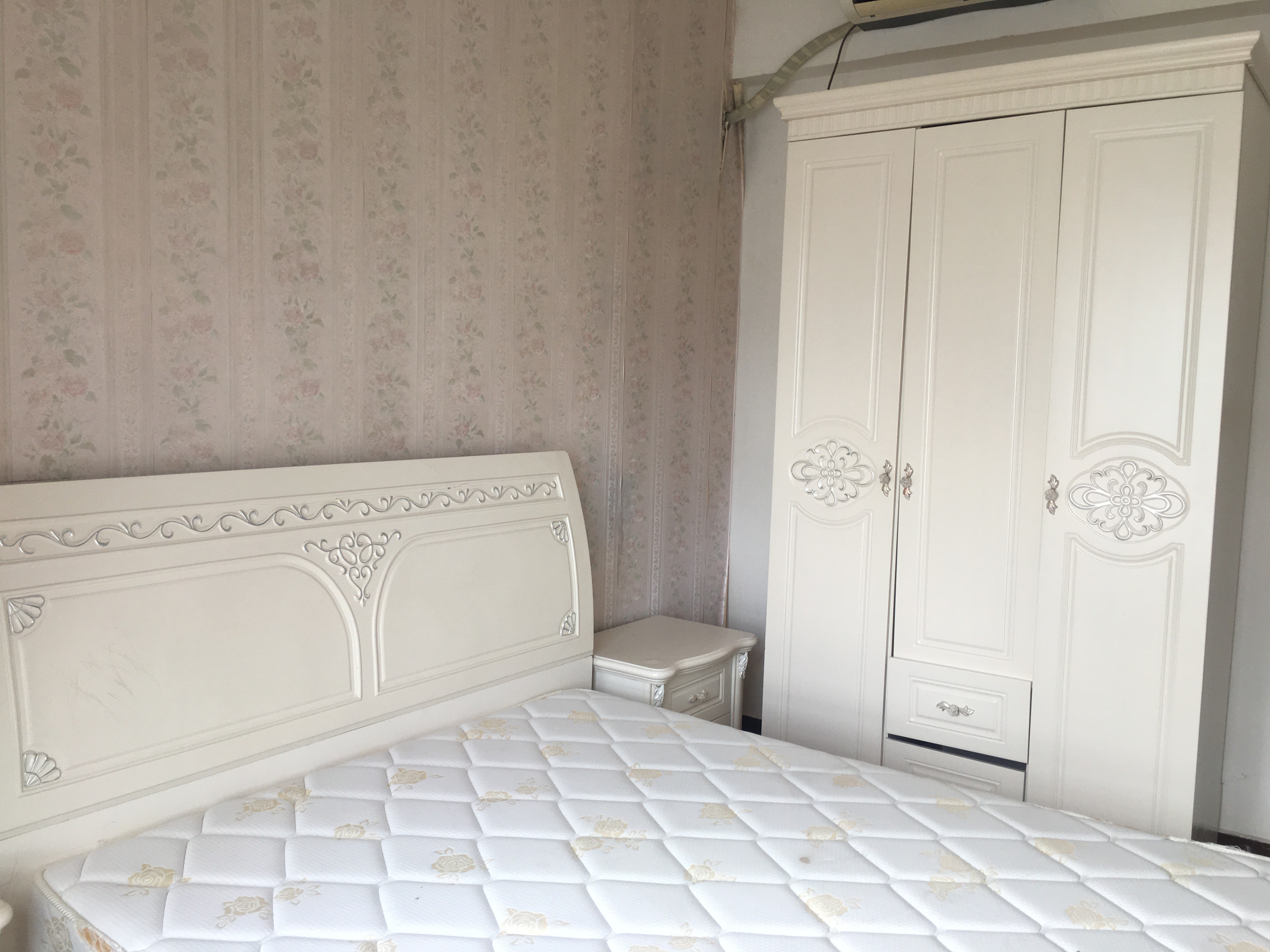 夏瑶花苑 2室2厅1卫 2600.0元/月 夏瑶花苑 2室2厅1卫 2600.0元/月室内图