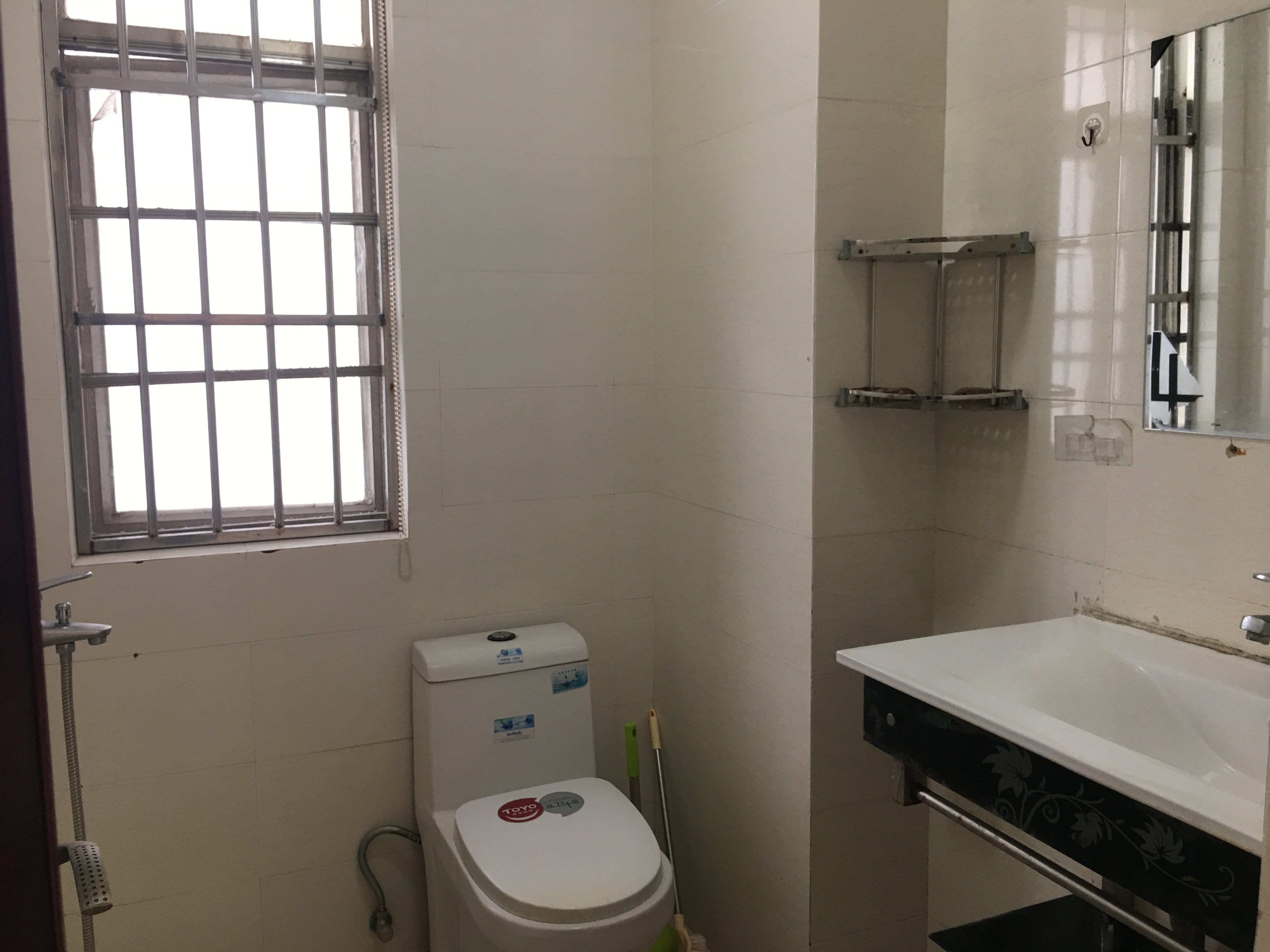 夏瑶花苑 2室2厅1卫 2600.0元/月 夏瑶花苑 2室2厅1卫 2600.0元/月室内图