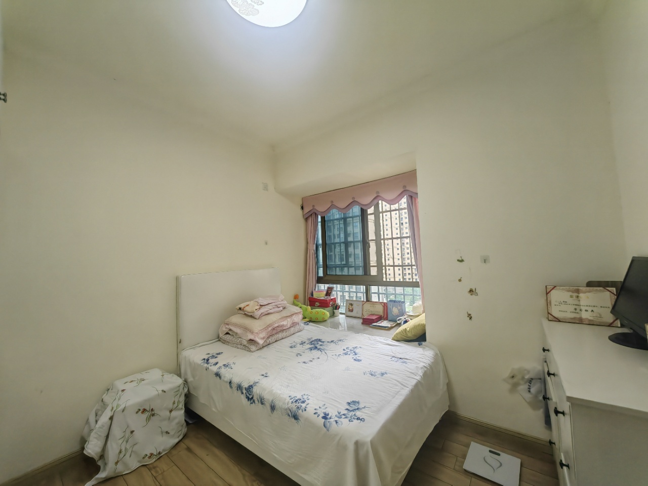 碧桂园 4室2厅2卫 2200.0元/月 碧桂园 4室2厅2卫 2200.0元/月室内图