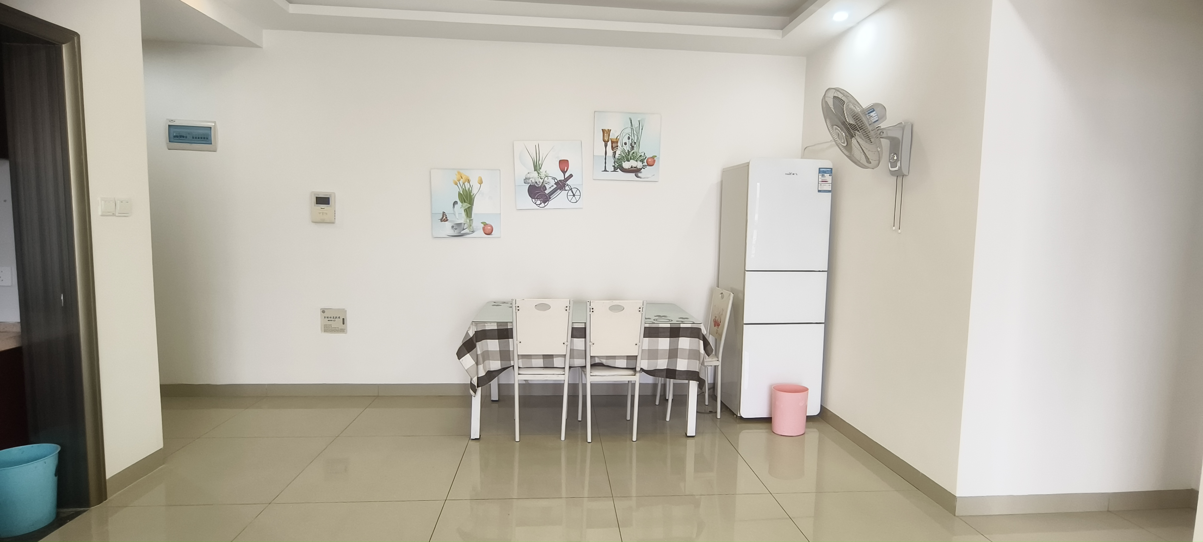 梓湖观邸  1室3厅2卫   2400.00元/月室内图