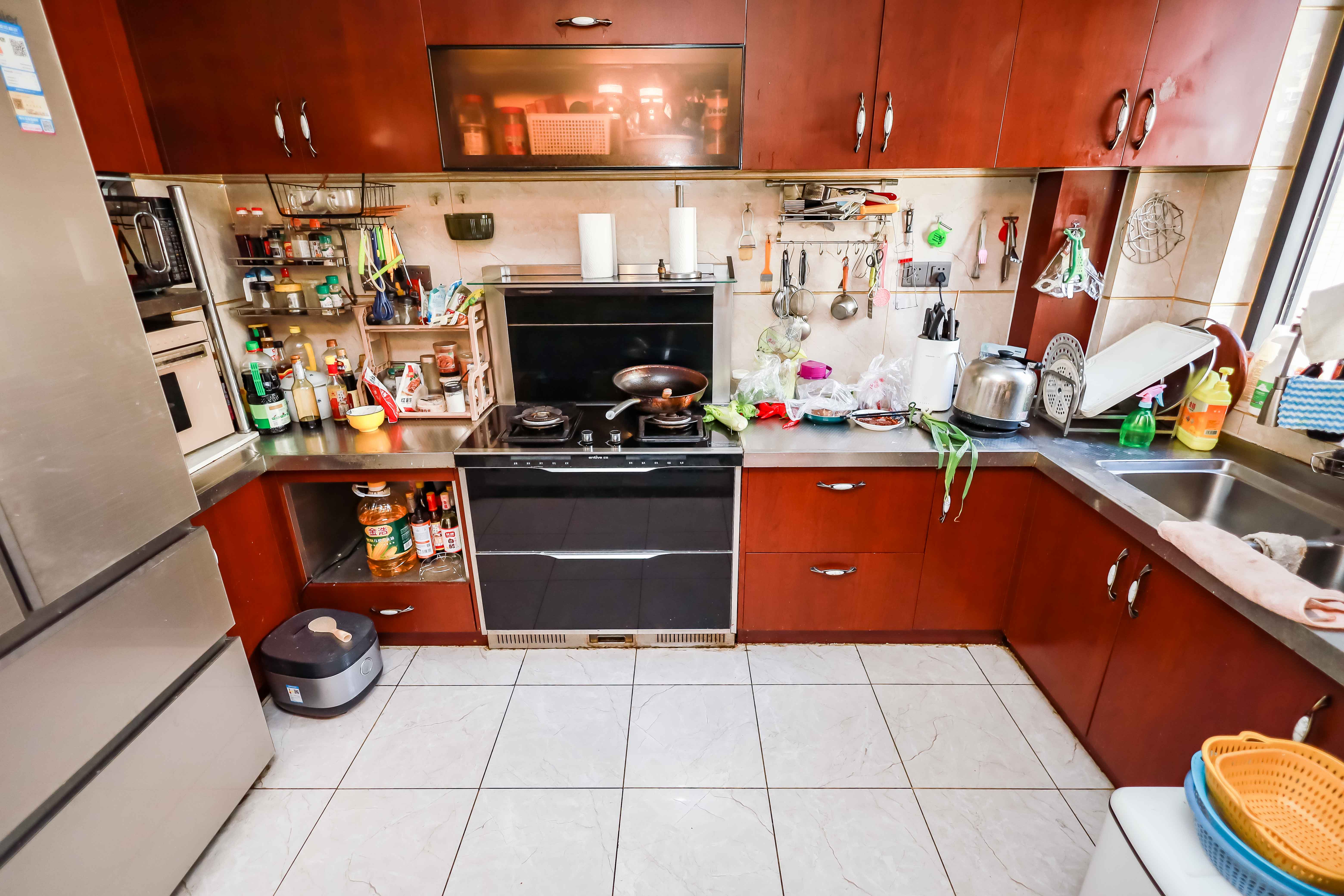 长房时代城  4室2厅2卫    200.0万厨房