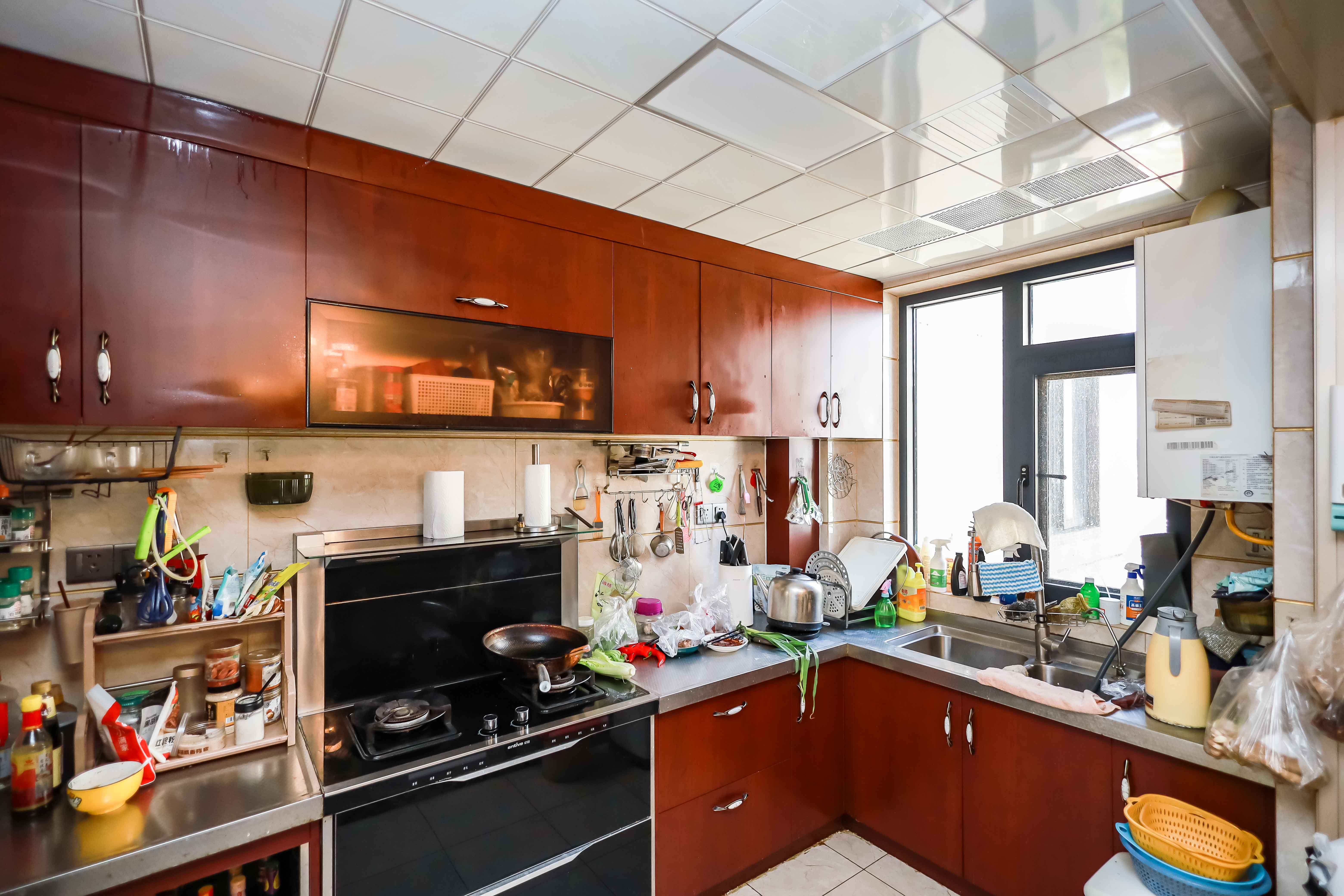 长房时代城  4室2厅2卫    200.0万厨房