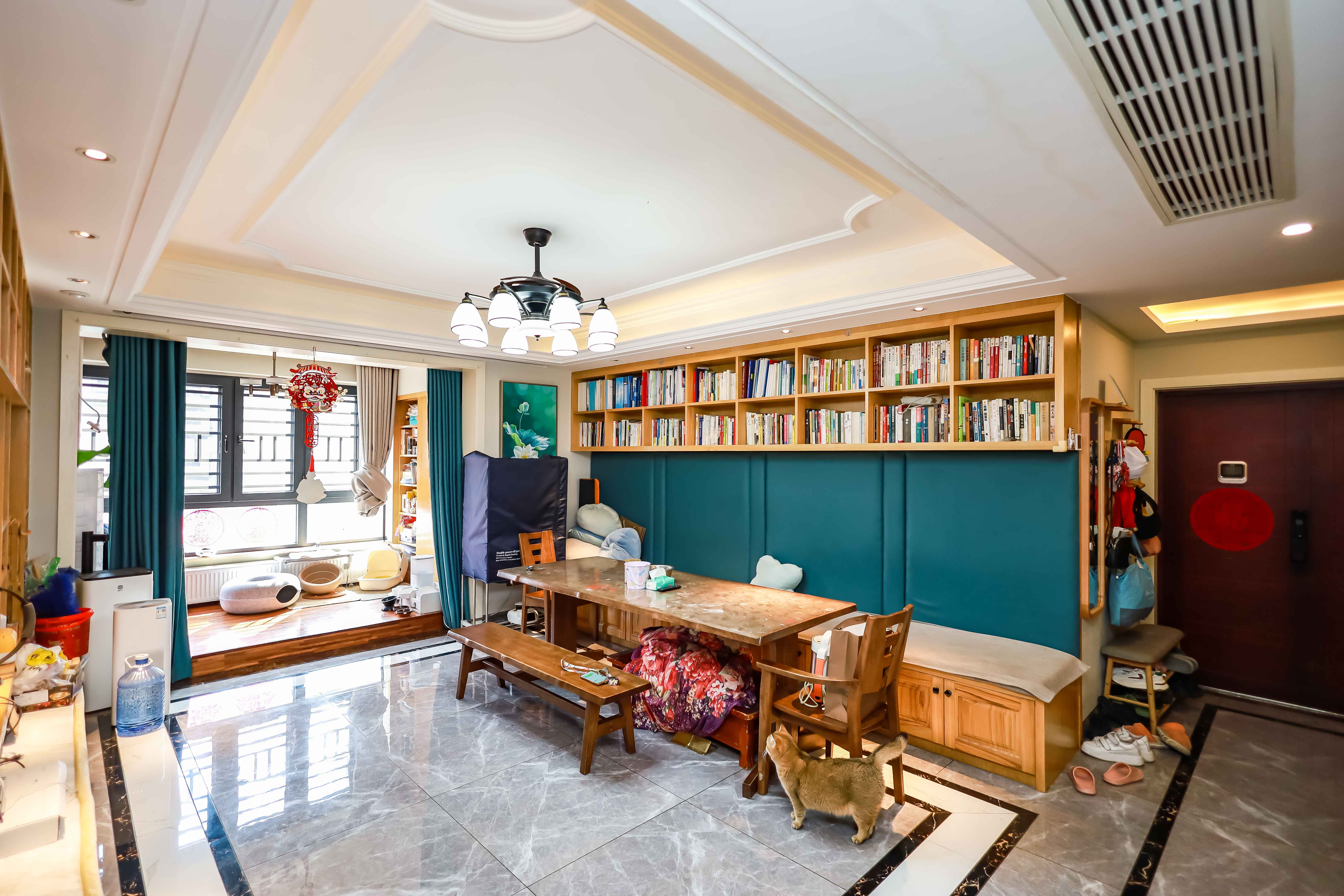 长房时代城  4室2厅2卫    200.0万客厅