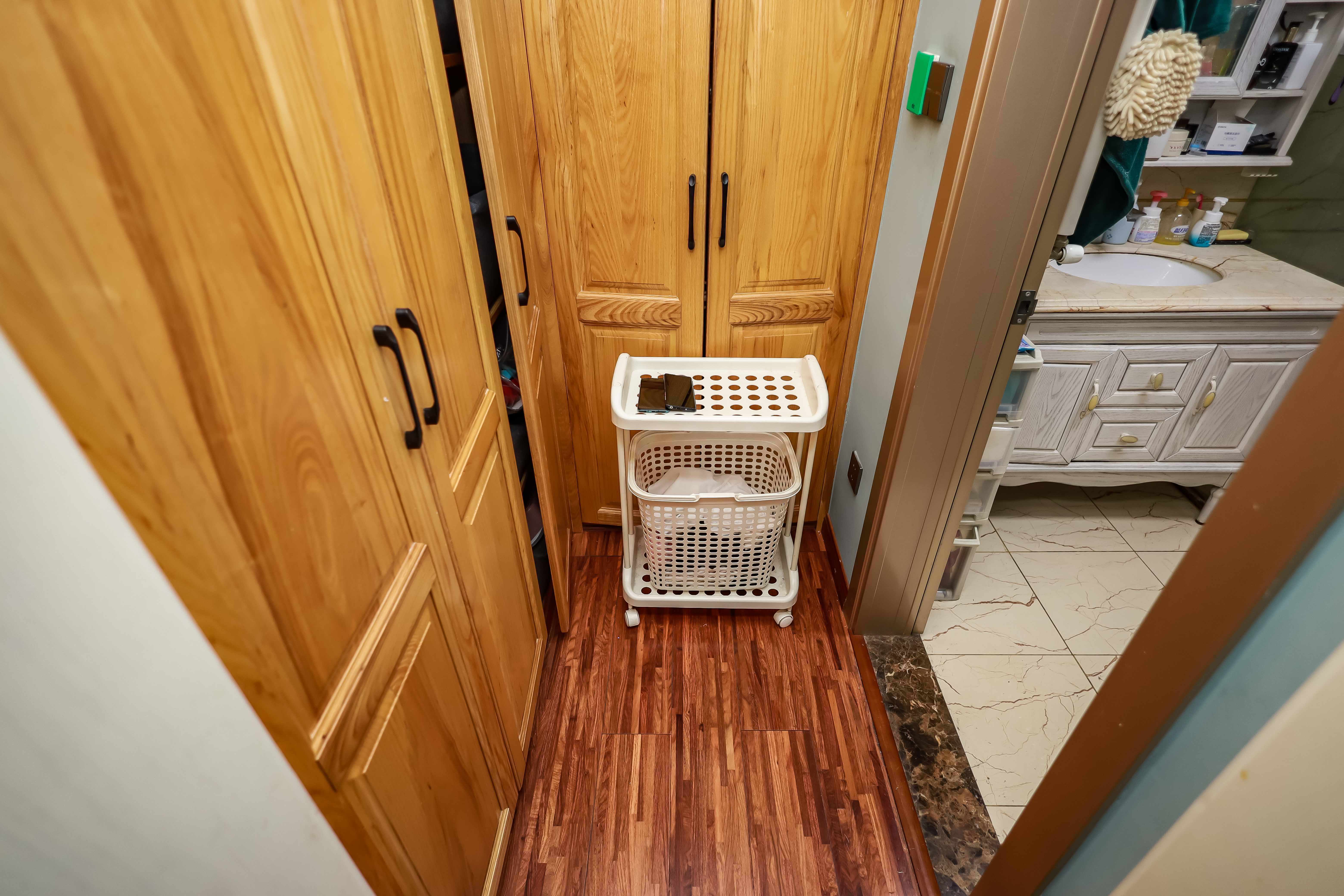 长房时代城  4室2厅2卫    200.0万其他