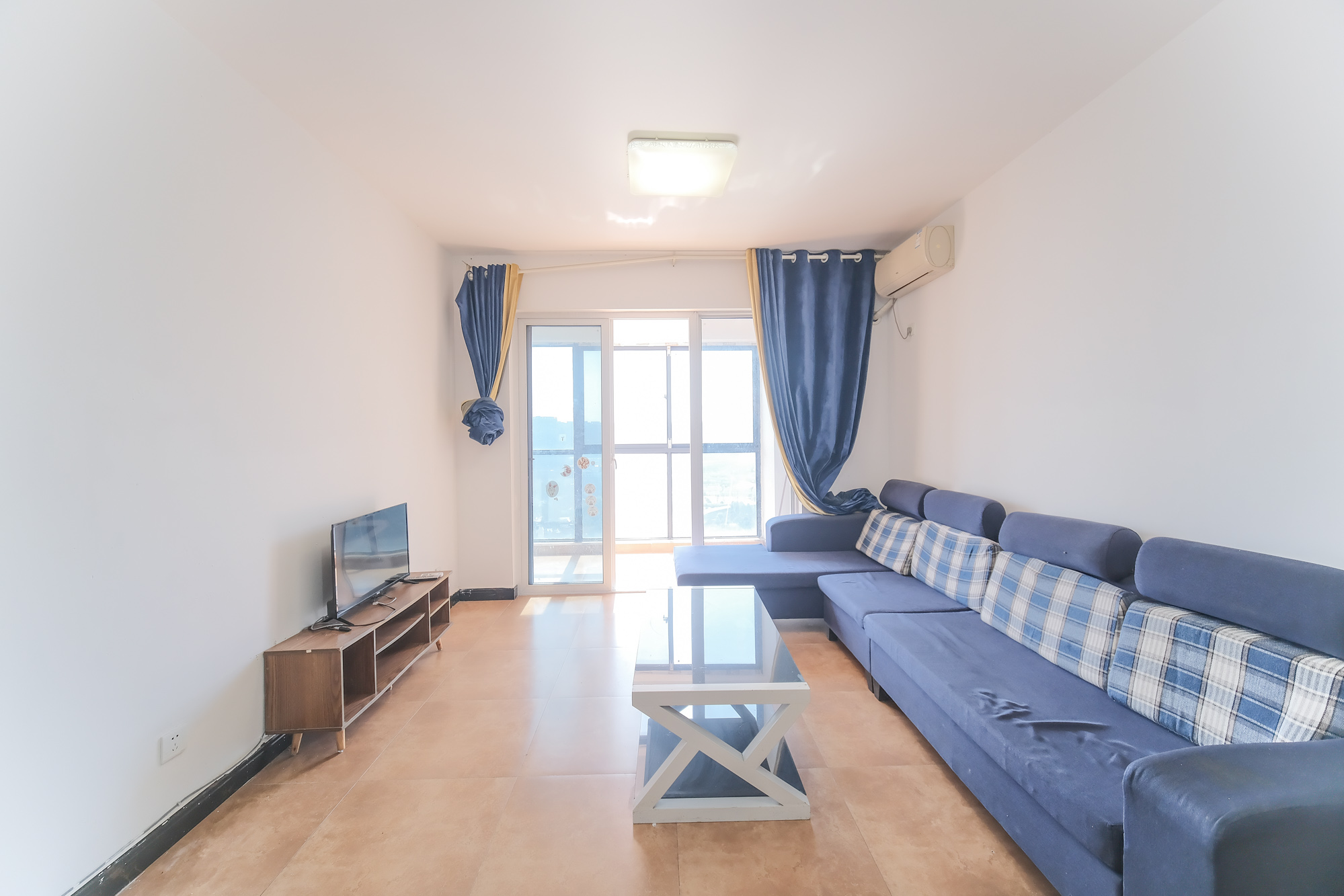 和悦城(蟠龙景苑) 3室2厅1卫 66.60万 和悦城(蟠龙景苑) 3室2厅1卫 66.60万客厅