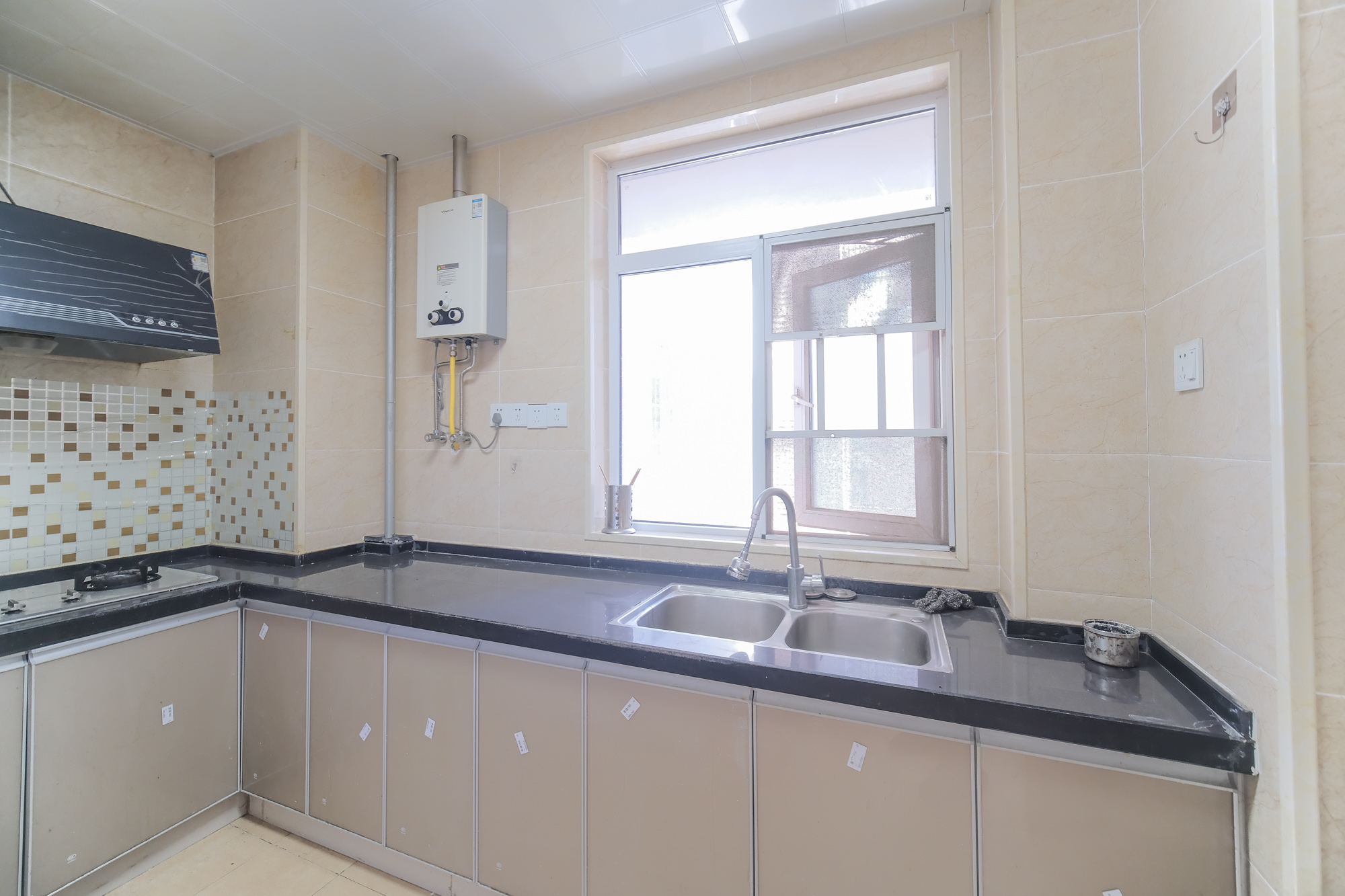 和悦城(蟠龙景苑) 3室2厅1卫 66.60万 和悦城(蟠龙景苑) 3室2厅1卫 66.60万厨房