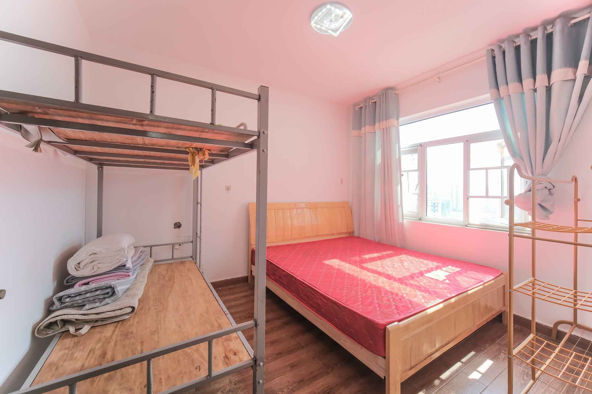 和悦城(蟠龙景苑) 3室2厅1卫 66.60万 和悦城(蟠龙景苑) 3室2厅1卫 66.60万卧室