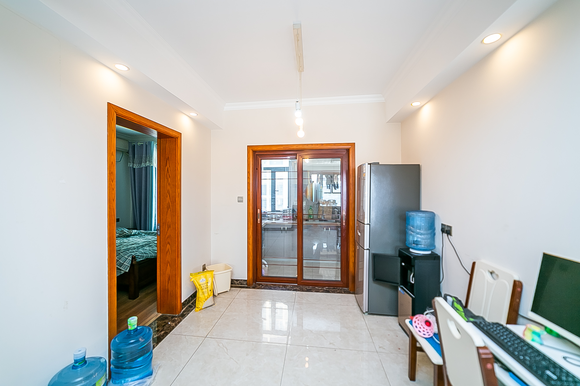 剑桥名门  3室2厅2卫    106.0万 剑桥名门  3室2厅2卫    106.0万客厅