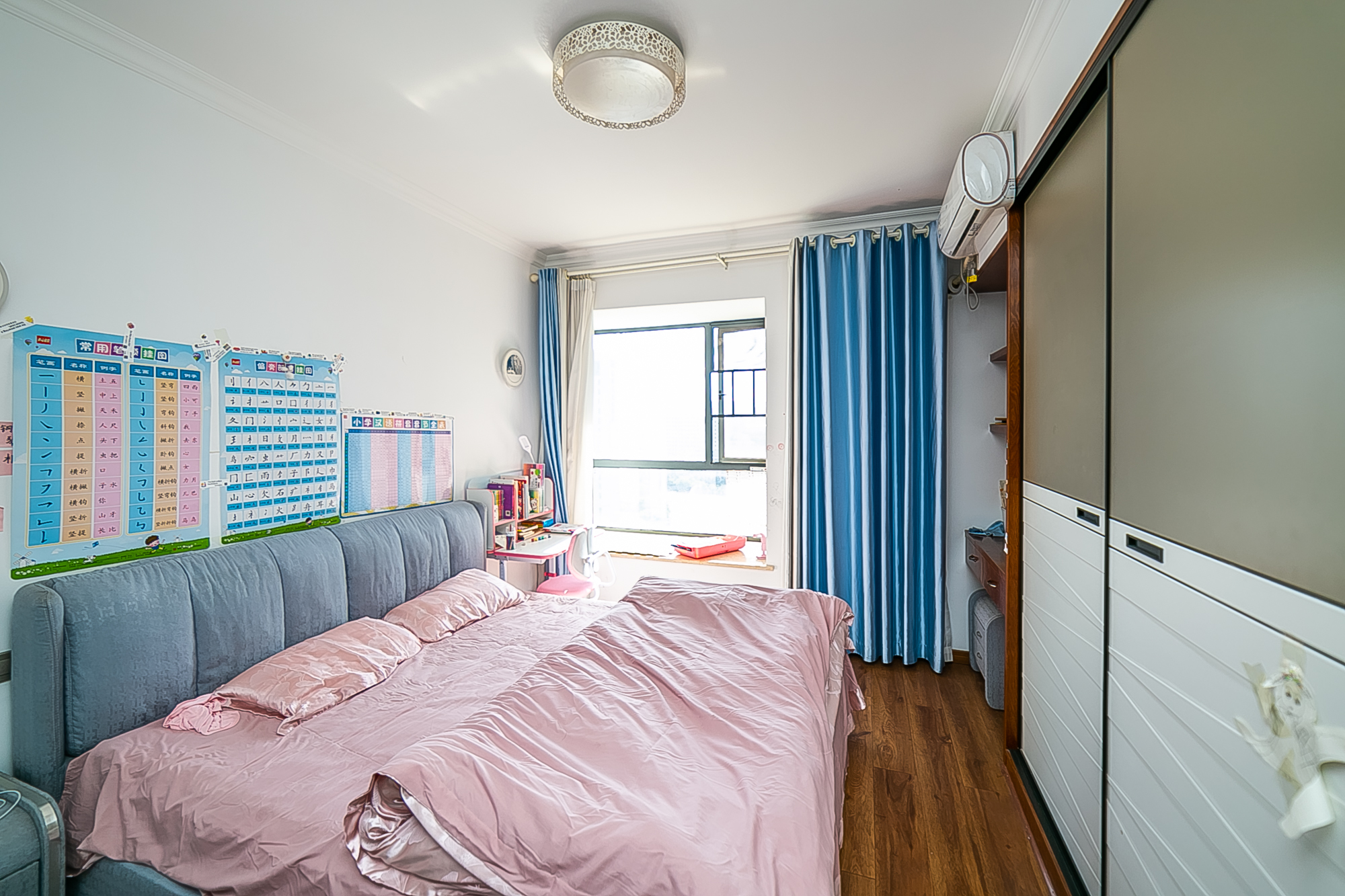 剑桥名门  3室2厅2卫    106.0万 剑桥名门  3室2厅2卫    106.0万卧室