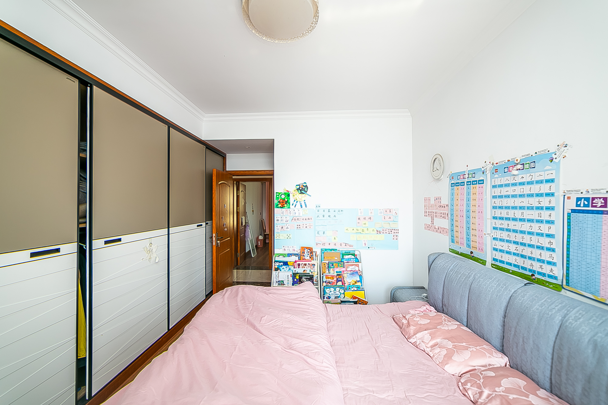 剑桥名门  3室2厅2卫    106.0万 剑桥名门  3室2厅2卫    106.0万卧室