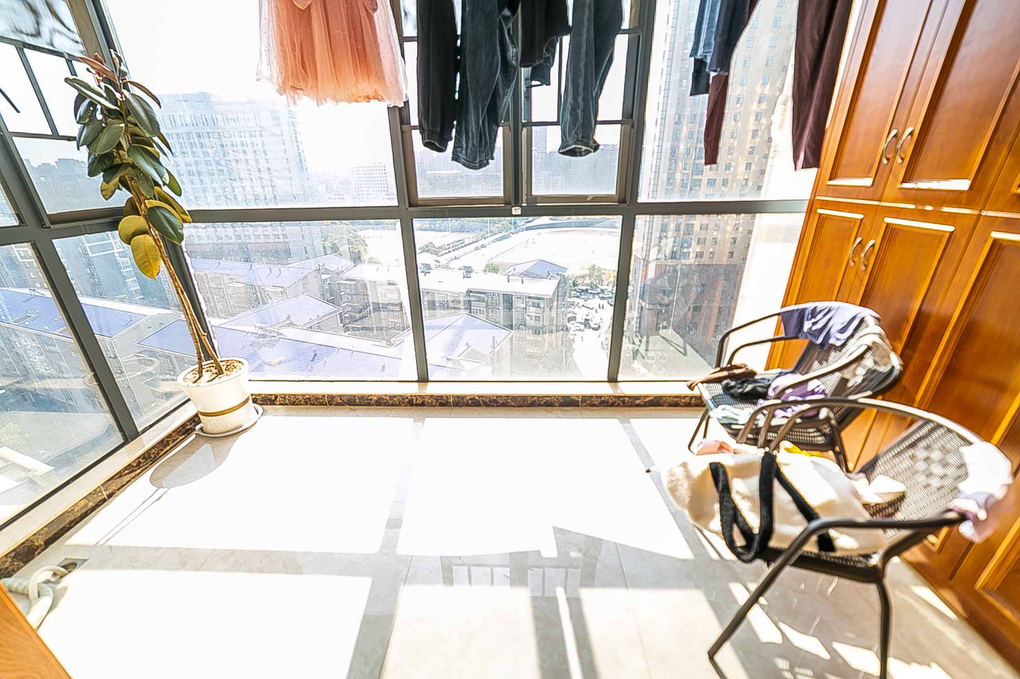 剑桥名门  3室2厅2卫    106.0万 剑桥名门  3室2厅2卫    106.0万阳台