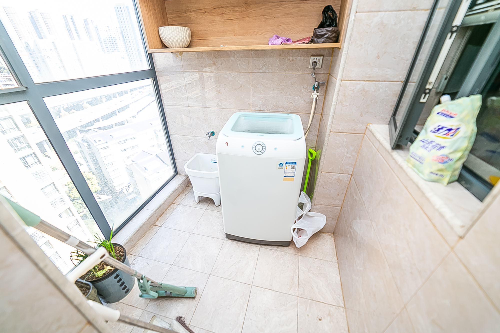 剑桥名门  3室2厅2卫    106.0万 剑桥名门  3室2厅2卫    106.0万阳台